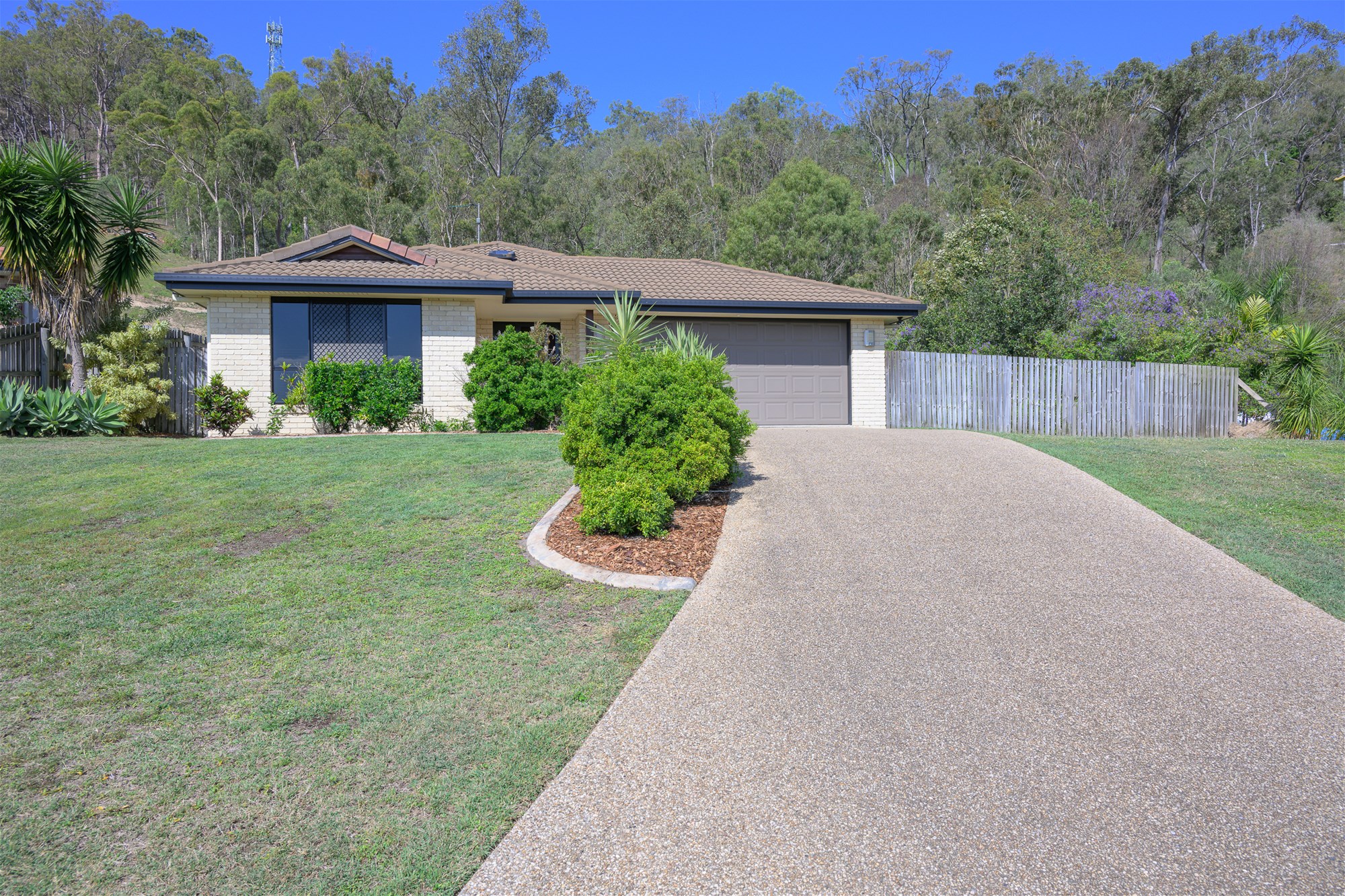 Perfect Family Home Complete with Solar!!