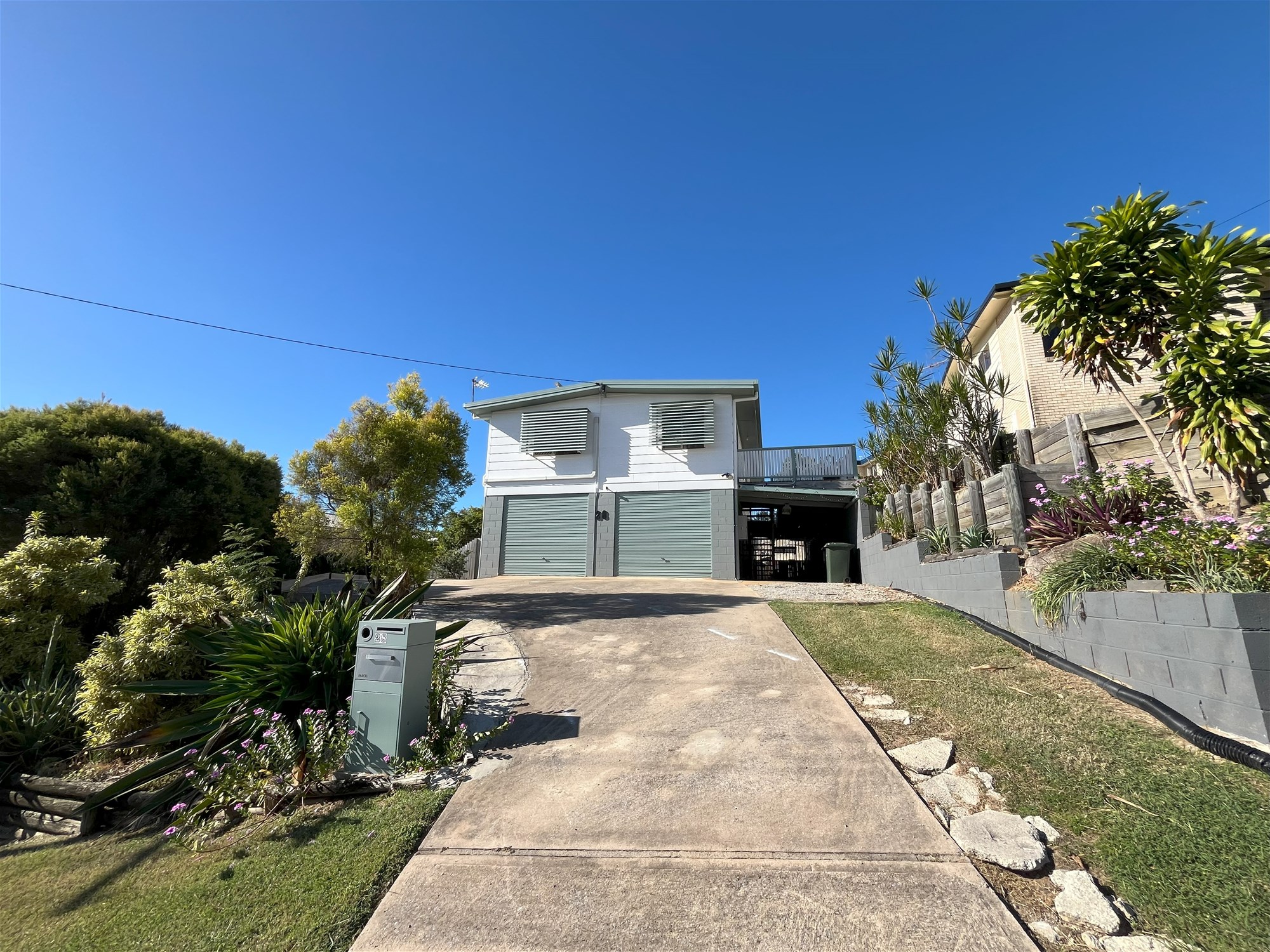 Spacious Family Home with Stunning Views & Pool – Perfect for Relaxing and Entertaining!