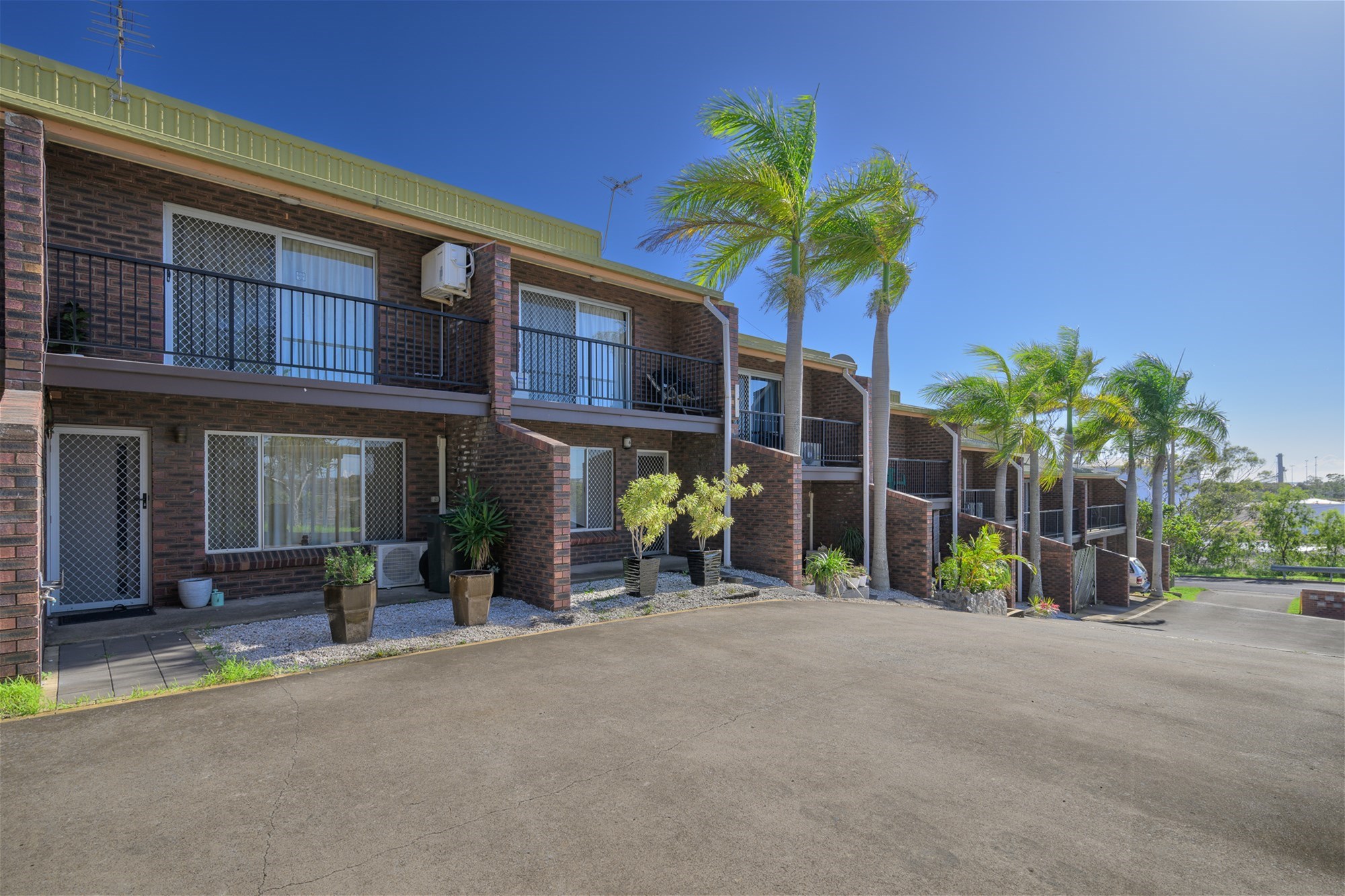 Spacious 2-Bedroom Townhouse with Water Views & Modern Comforts