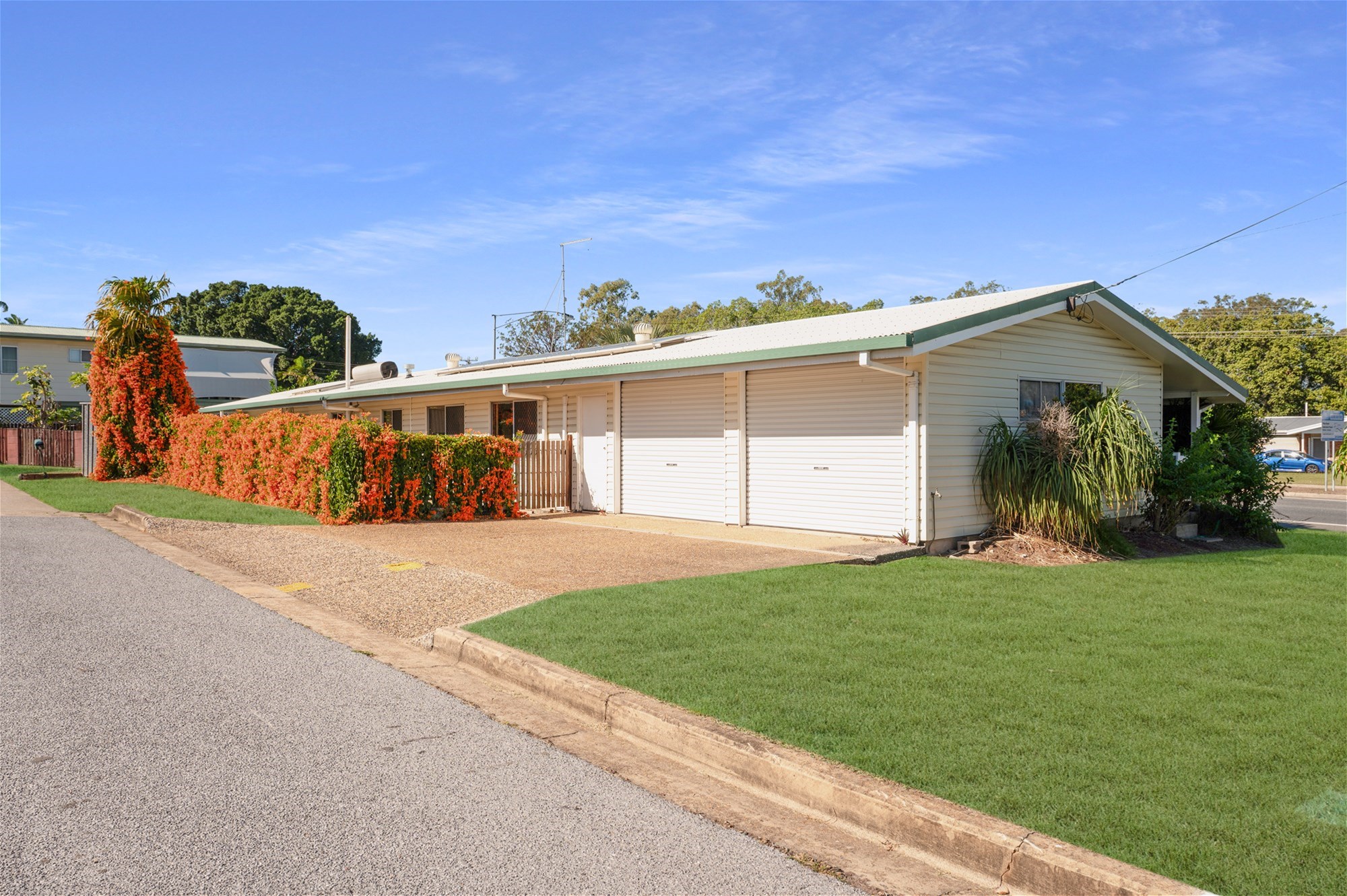 Spacious 4-Bedroom Lowset Home – Walk to Gladstone’s Main Shopping Centre!