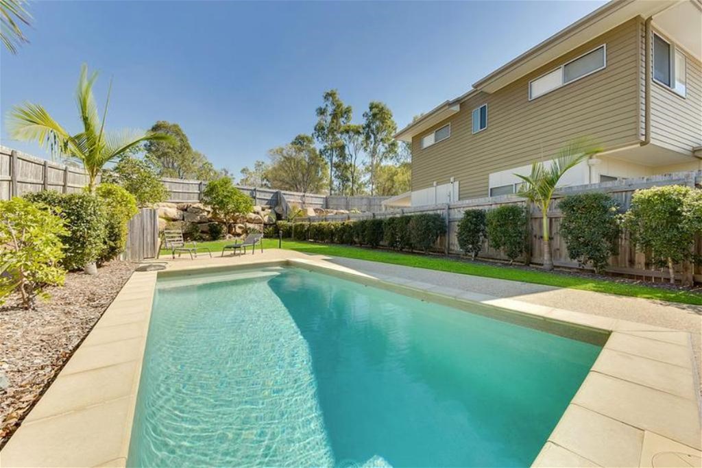 Modern Fully Air Conditioned 3 Bedroom Townhouse with Pool