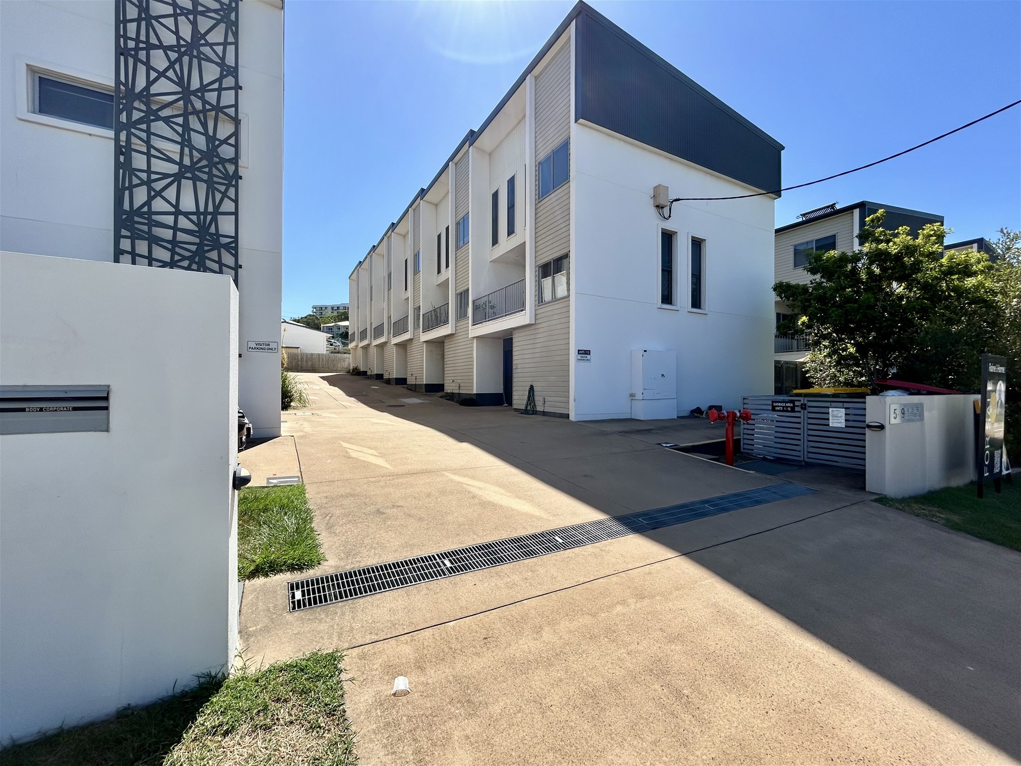 Beautiful 3 Storey Fully Air Conditioned Townhouse