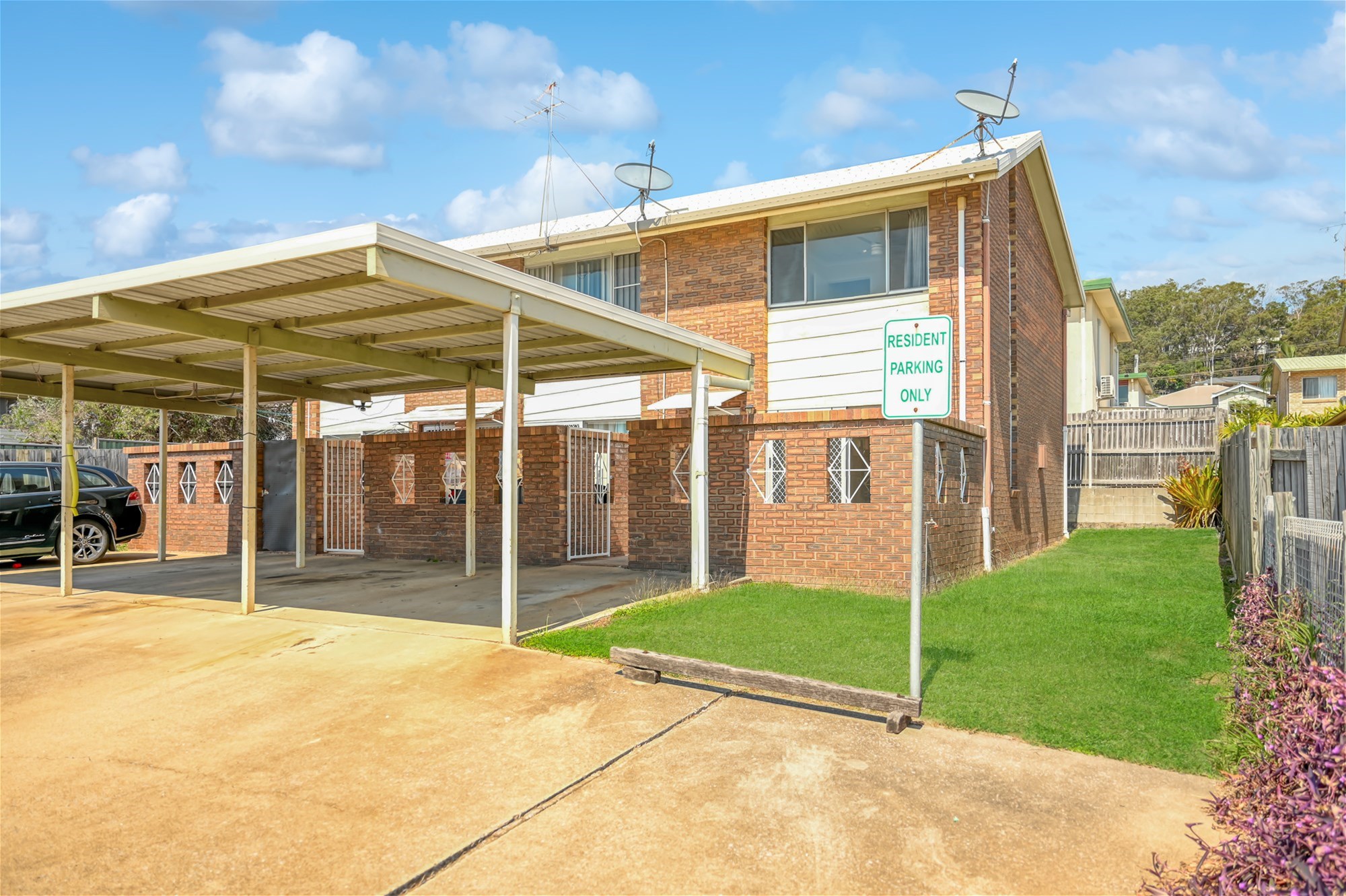 Modern 2-Bedroom Unit in Quiet, Convenient Complex