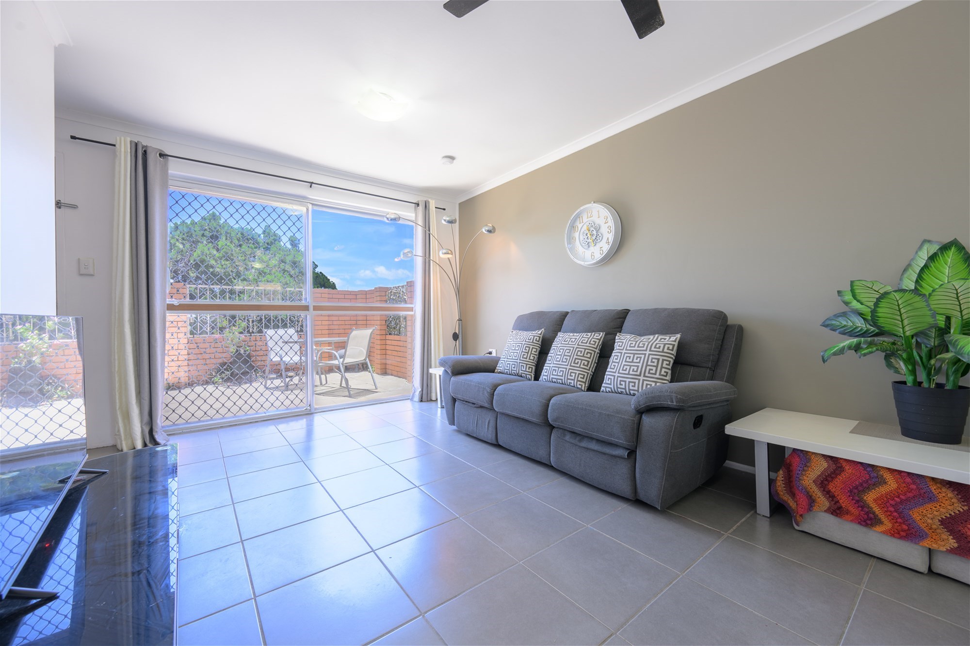 Neat & Tidy 2-Bedroom Unit in Well-Maintained Complex