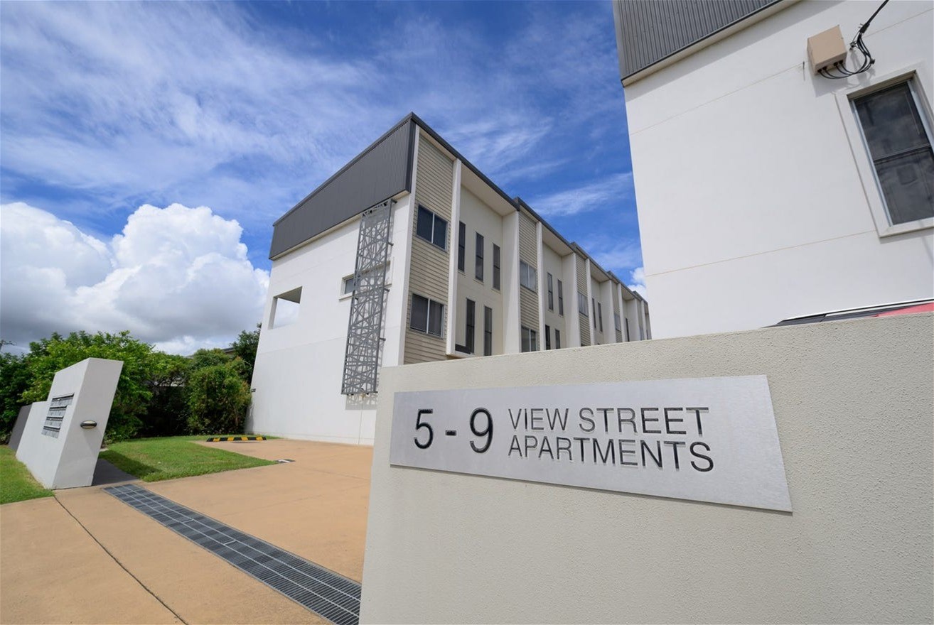 Unfurnished 3 Storey Fully Air Conditioned Townhouse