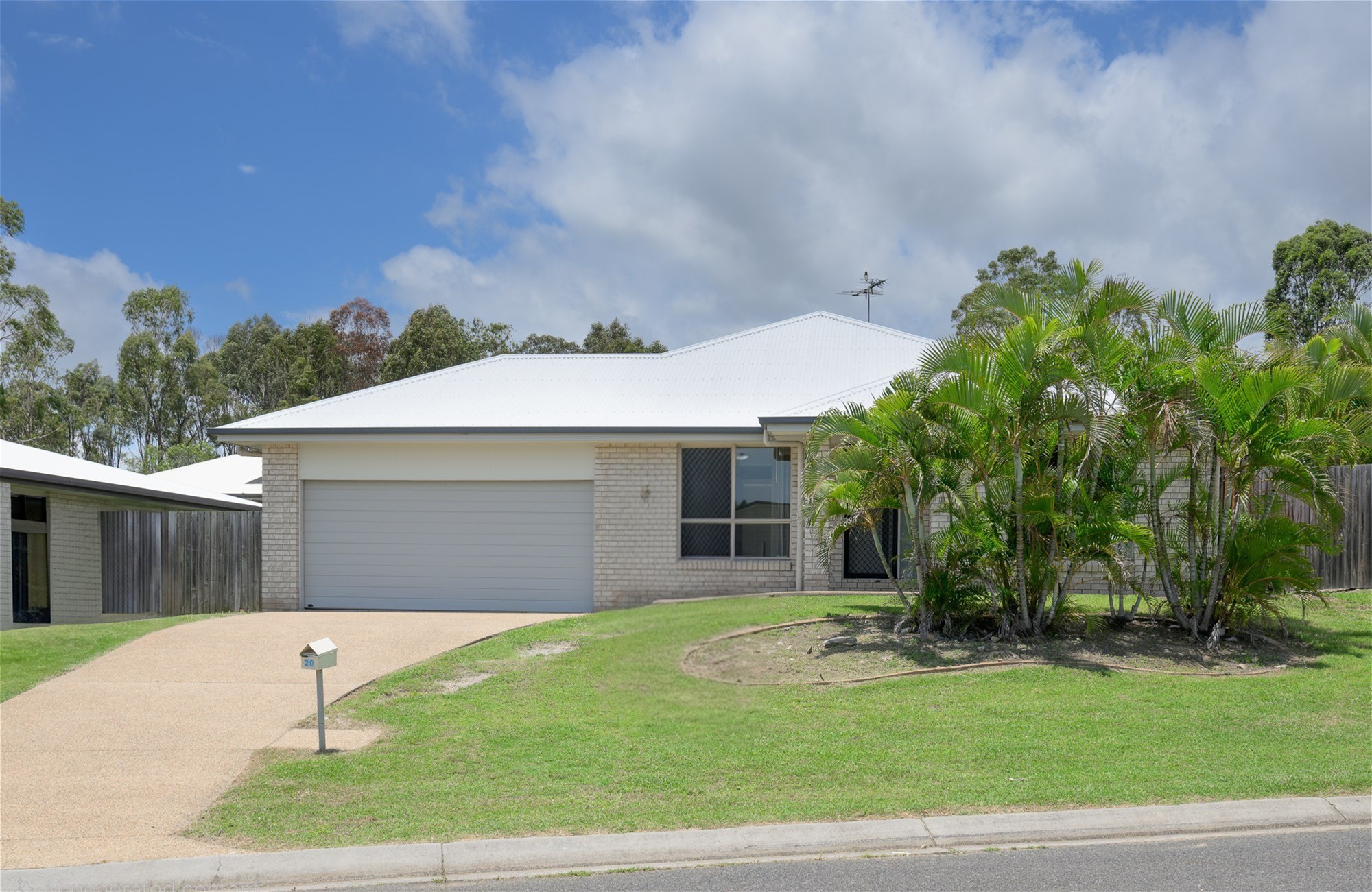 Spacious Family Home in Quiet Glen Eden Cul de Sac