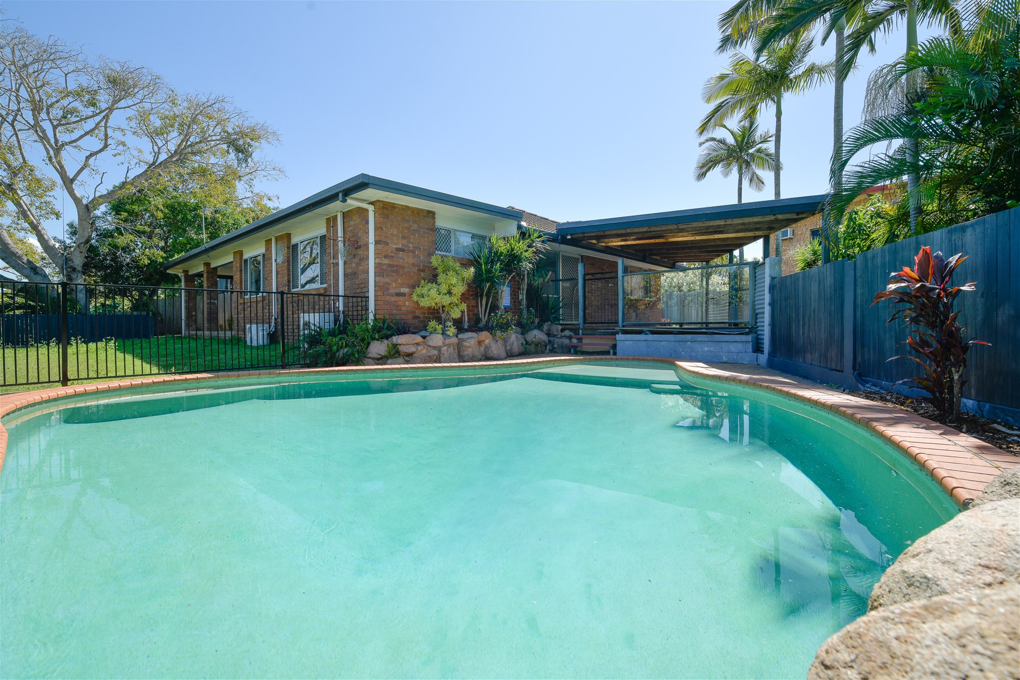 Family Home In Kin Kora With a Pool