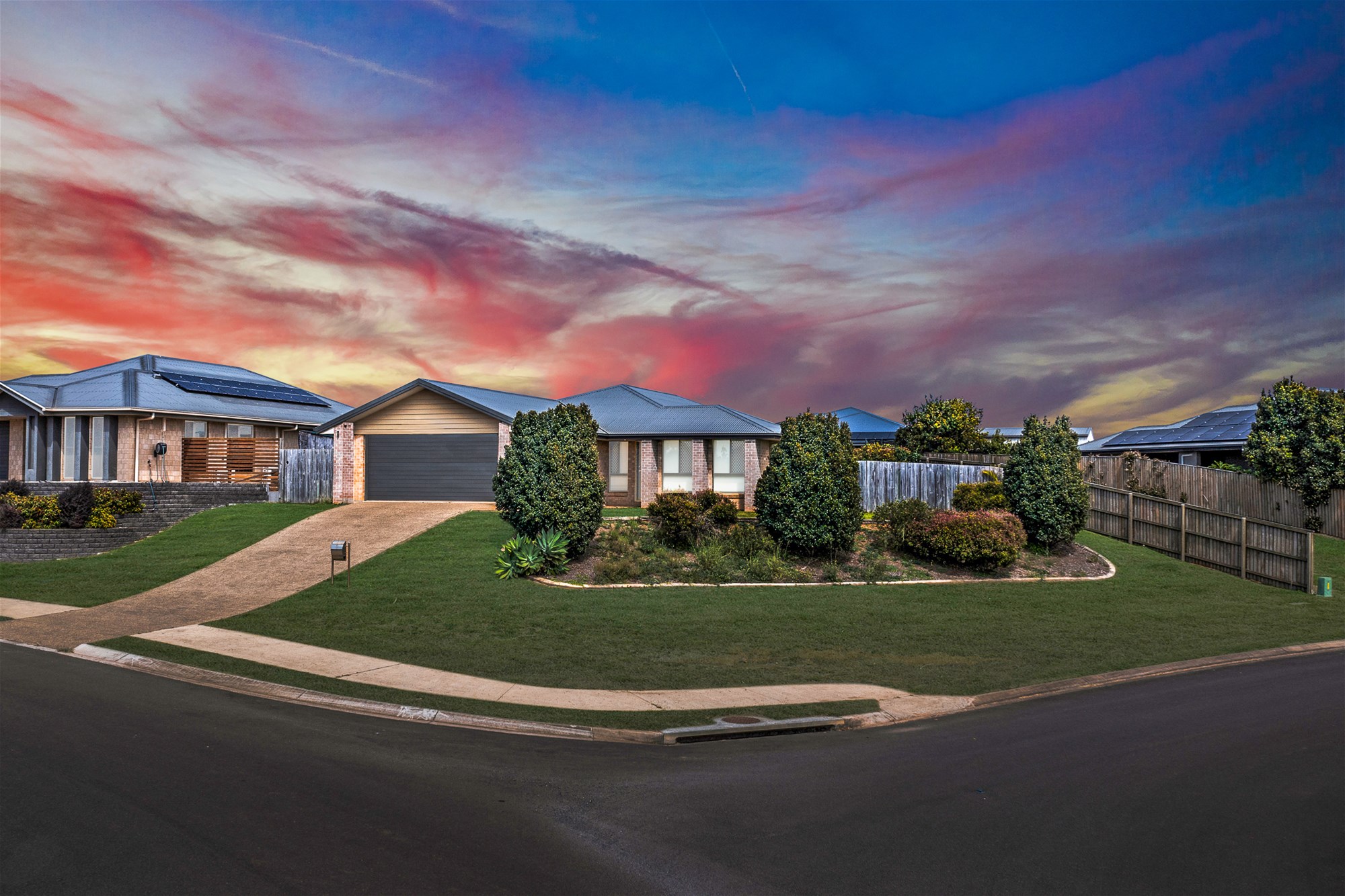 CONTEMPORARY FAMILY RESIDENCE IN BELLE EDEN ESTATE