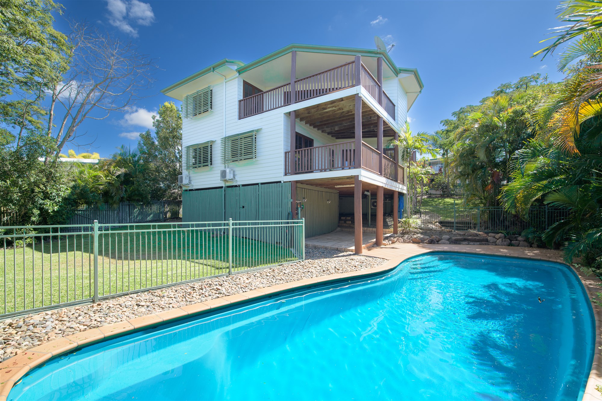 Character-filled Family Home In Clinton with a Pool!