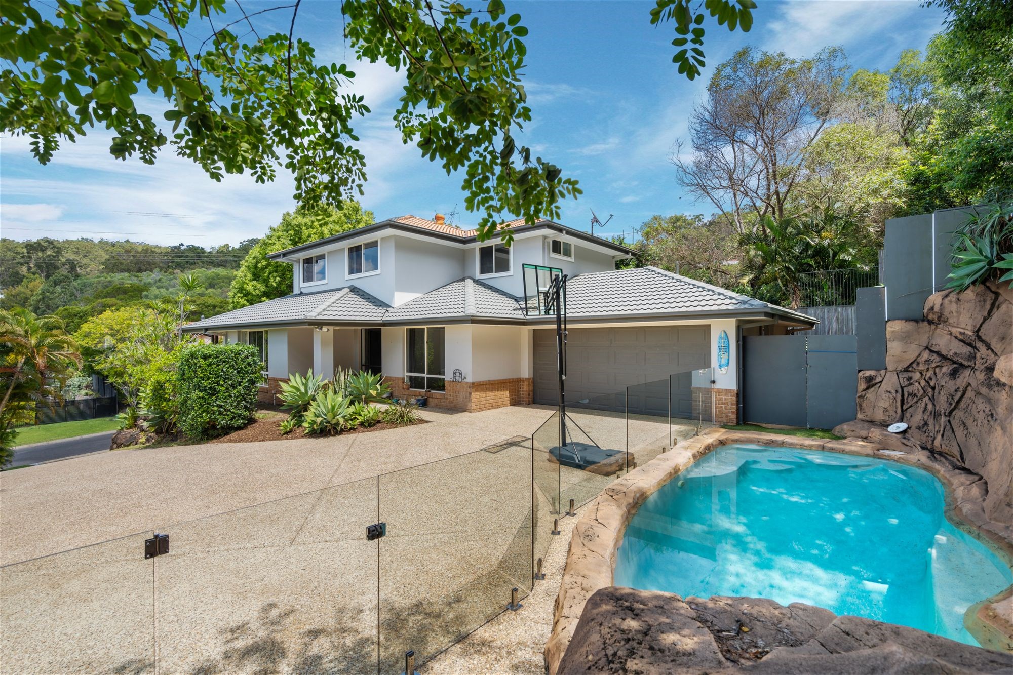 Elevated Position Family Home in Mudgeeraba – A Must-See!