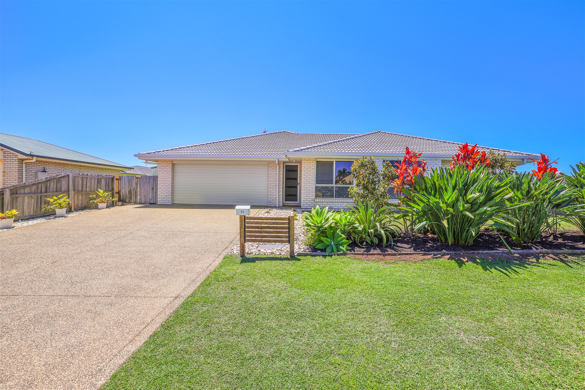 IMPRESSIVE FAMILY HOME IN THE HEART OF CORAL COVE