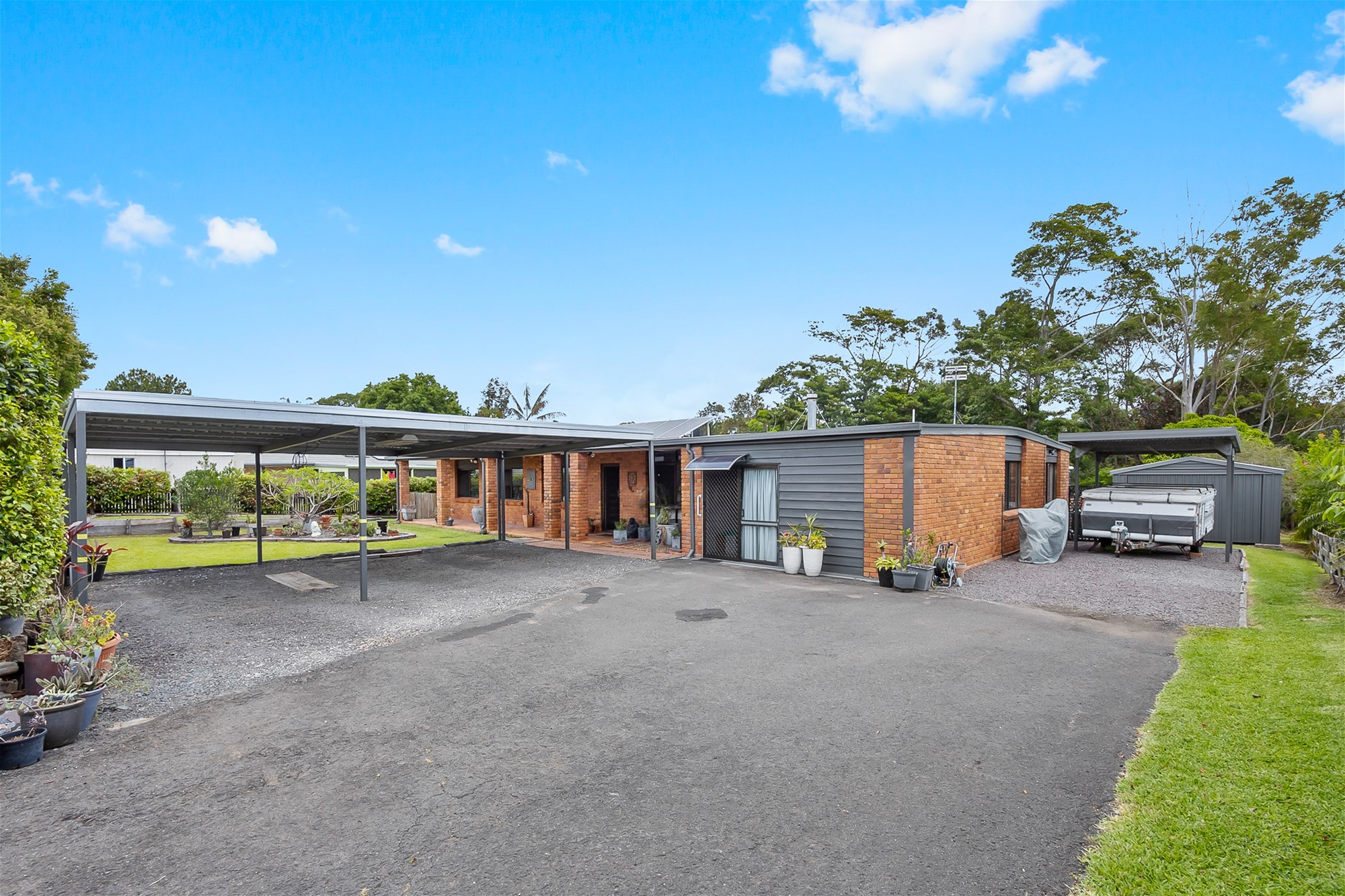 Country Town Living at its best in Sunny Coast Hinterland with added bonus