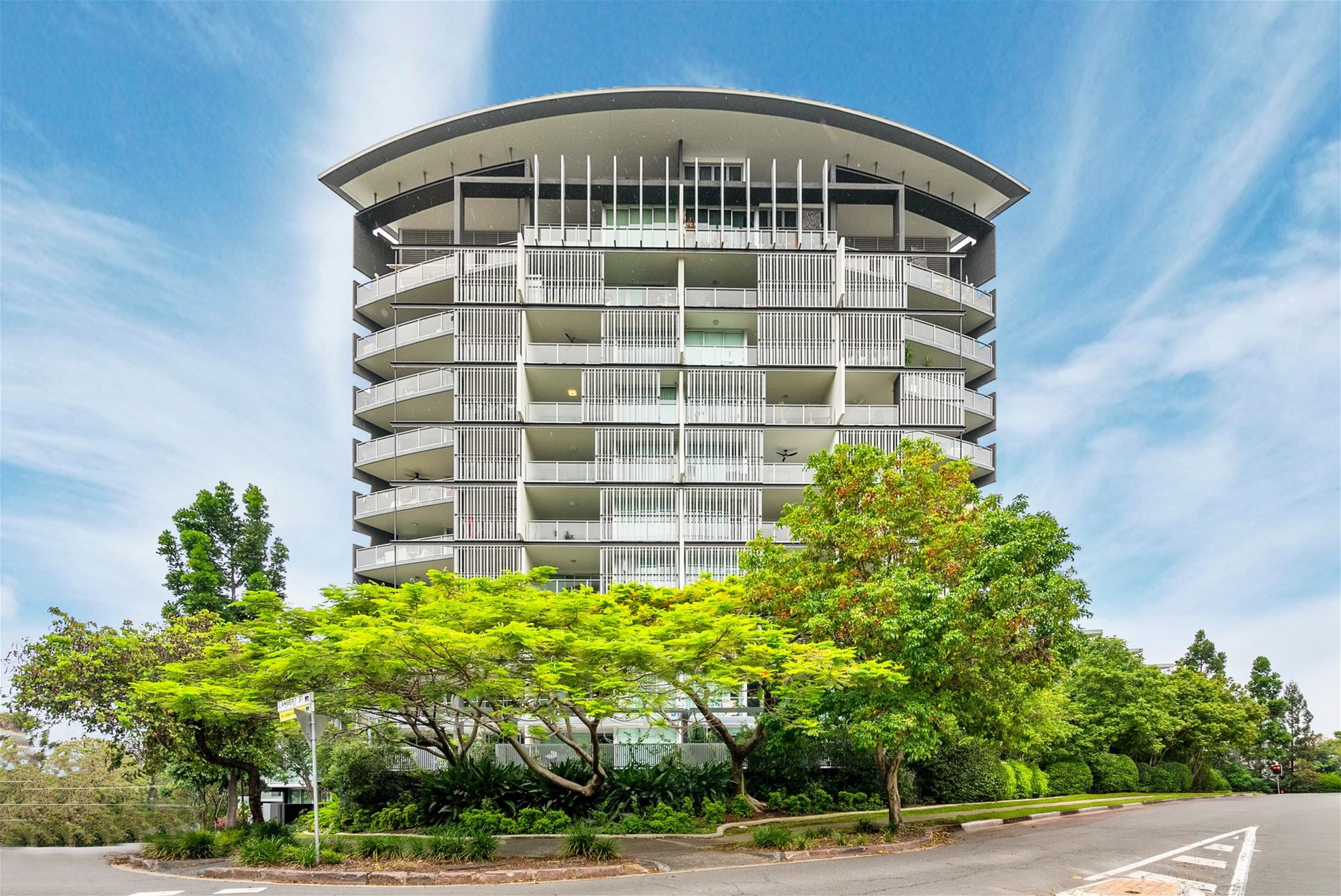 Stylish 1-Bed, 1-Bath, 1 Car – Apartment in the Heart of Kangaroo Point