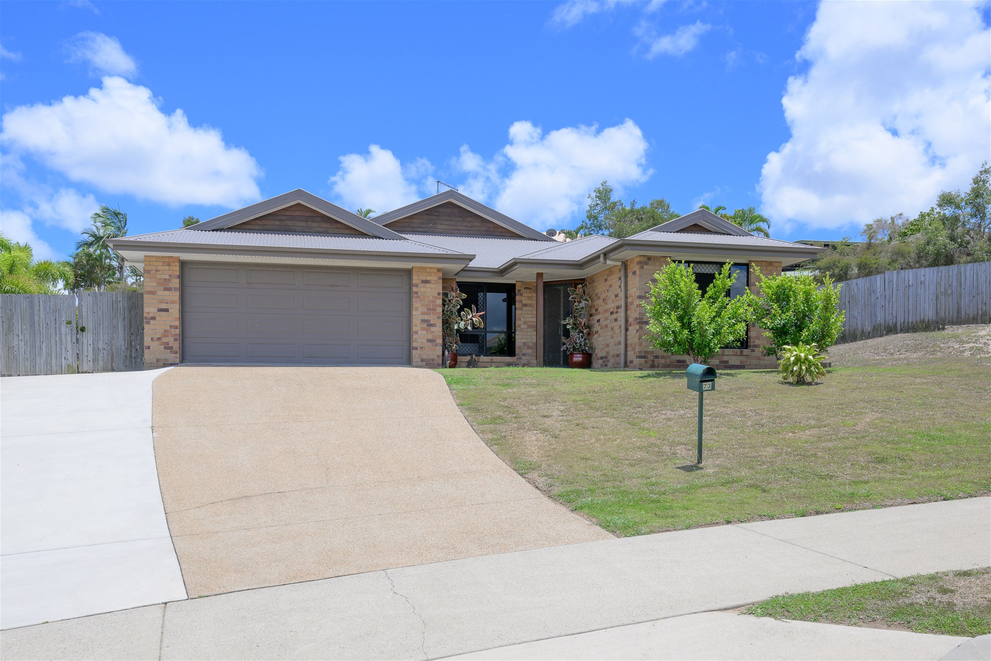 Lovely Brick Home On 935m2 Block With Side Access!