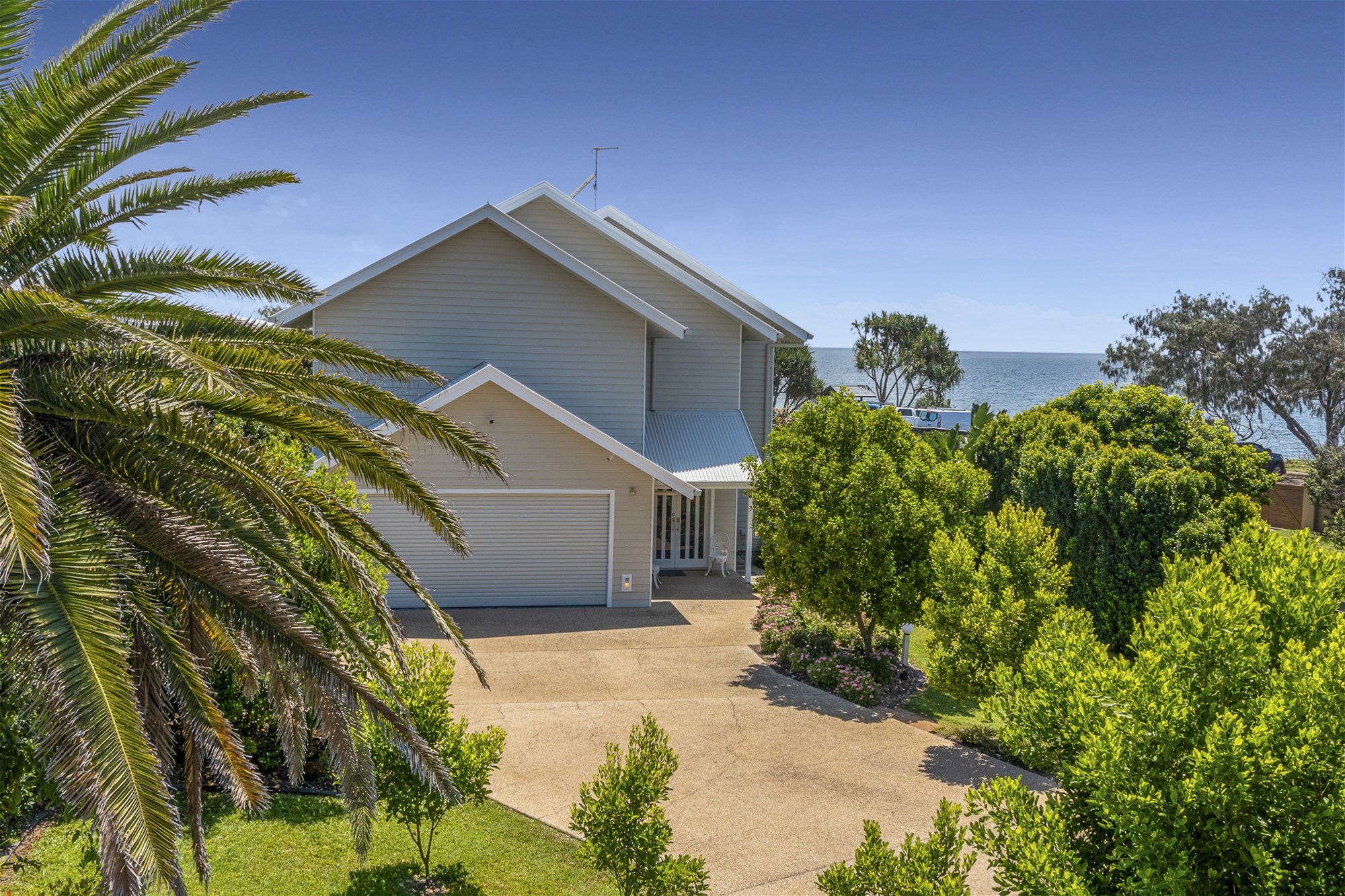 IMMACULATE OCEAN VIEW HOME OVERLOOKING BAROLIN ROCKS