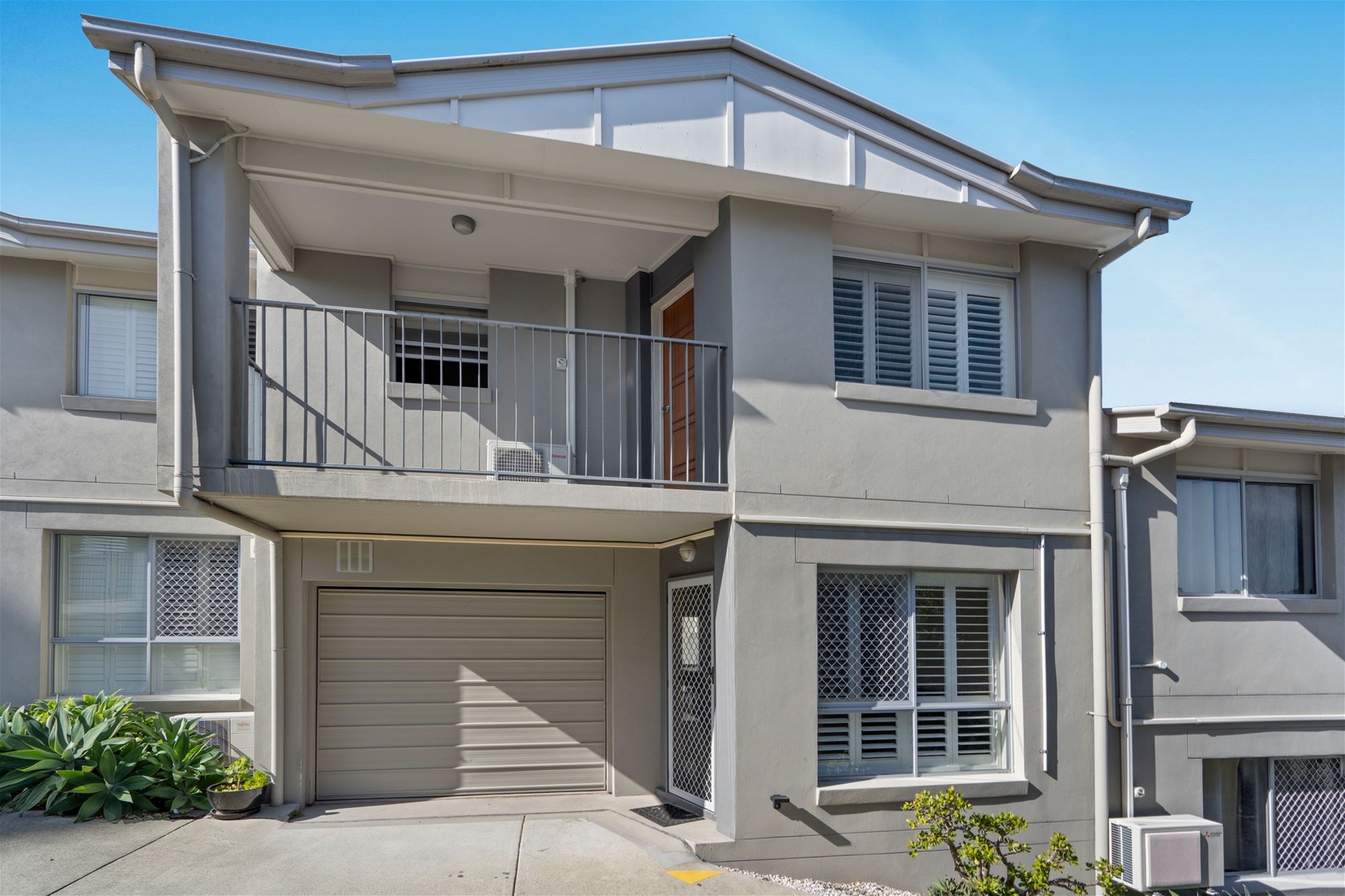 Trendy 3 Bed, 2.5 Bath, Townhouse