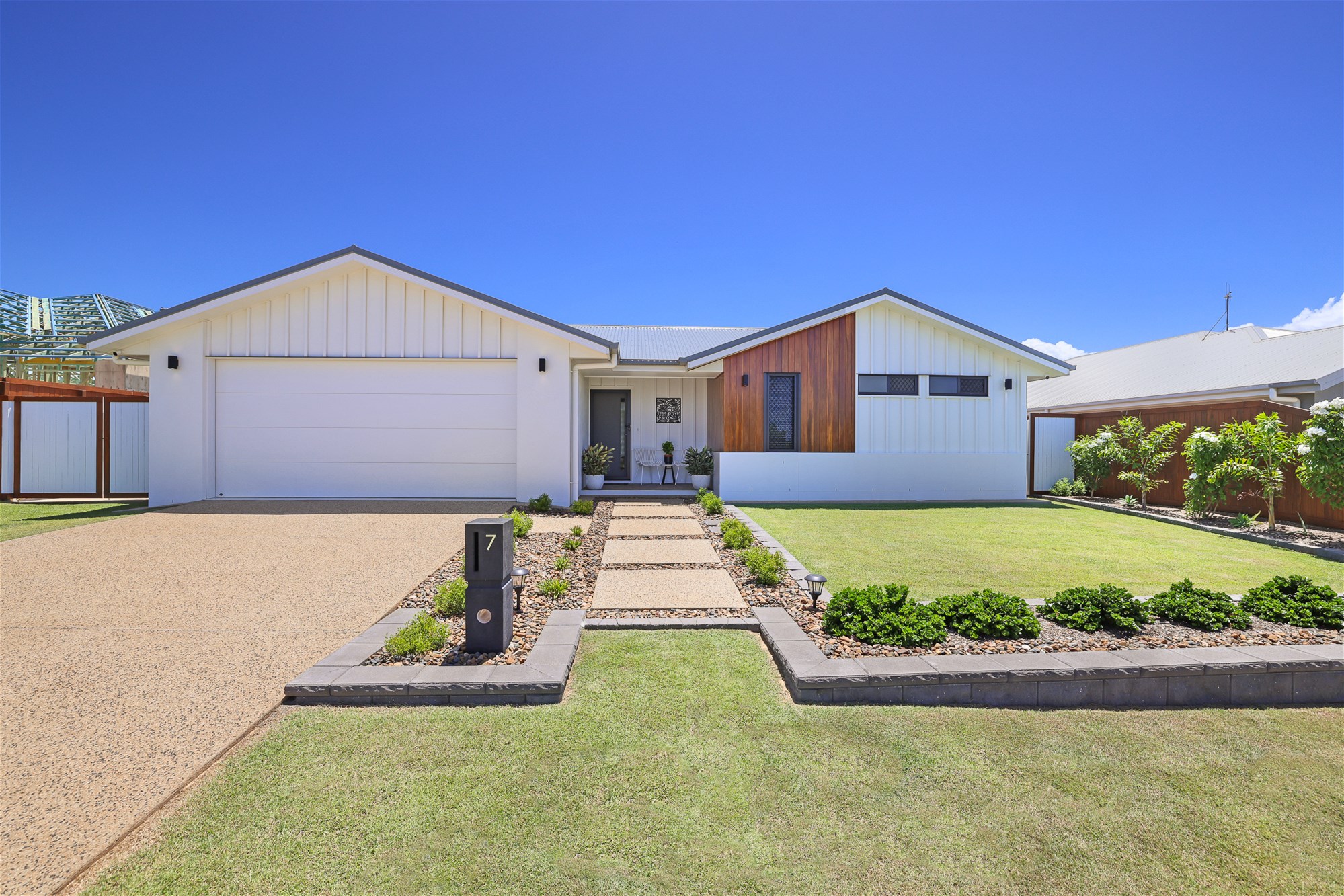 EXQUISITE COASTAL RESIDENCE WITH SHED & SPA