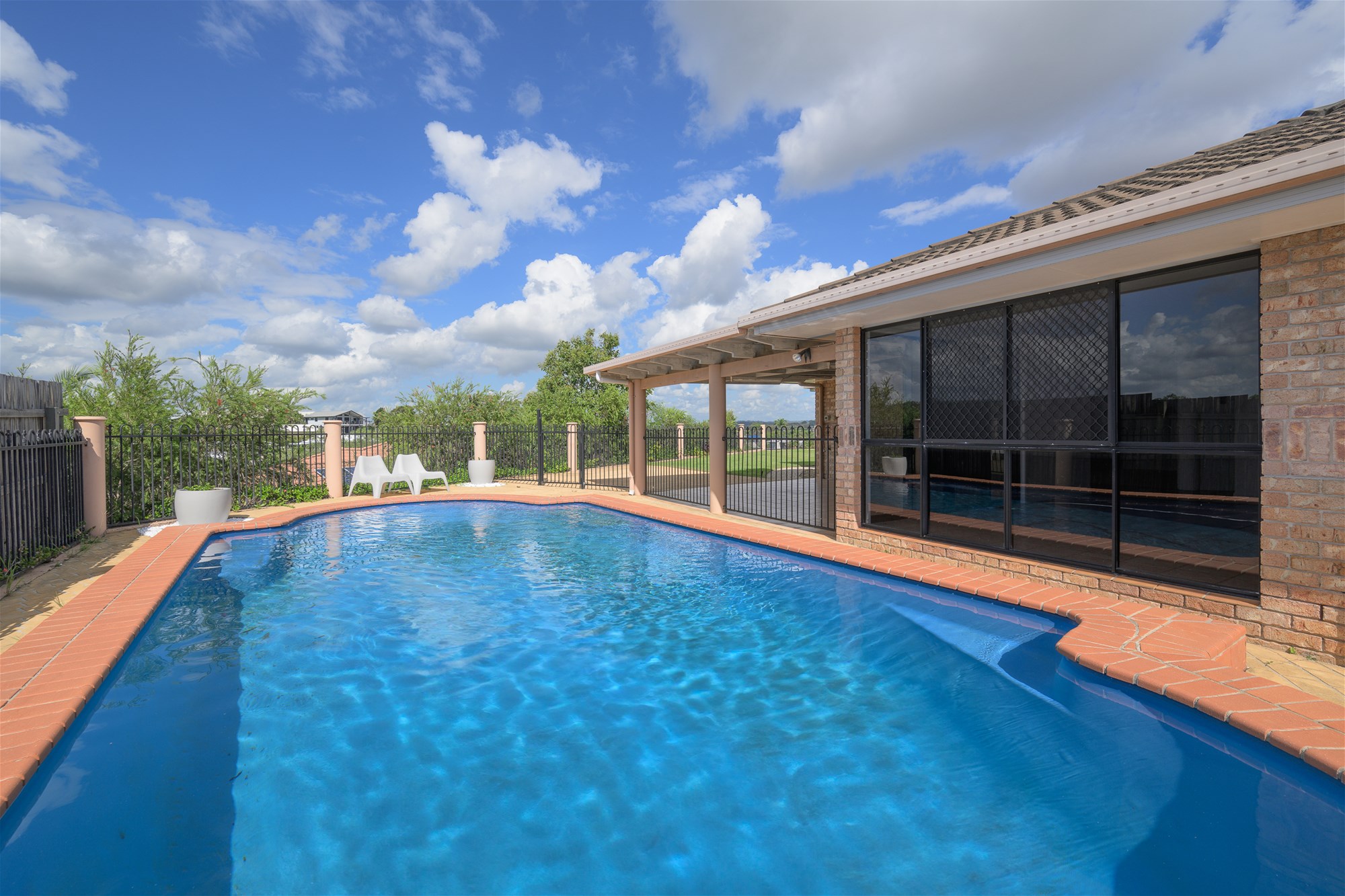 Lovely Family Home With Pool In Quiet Cul De Sac!