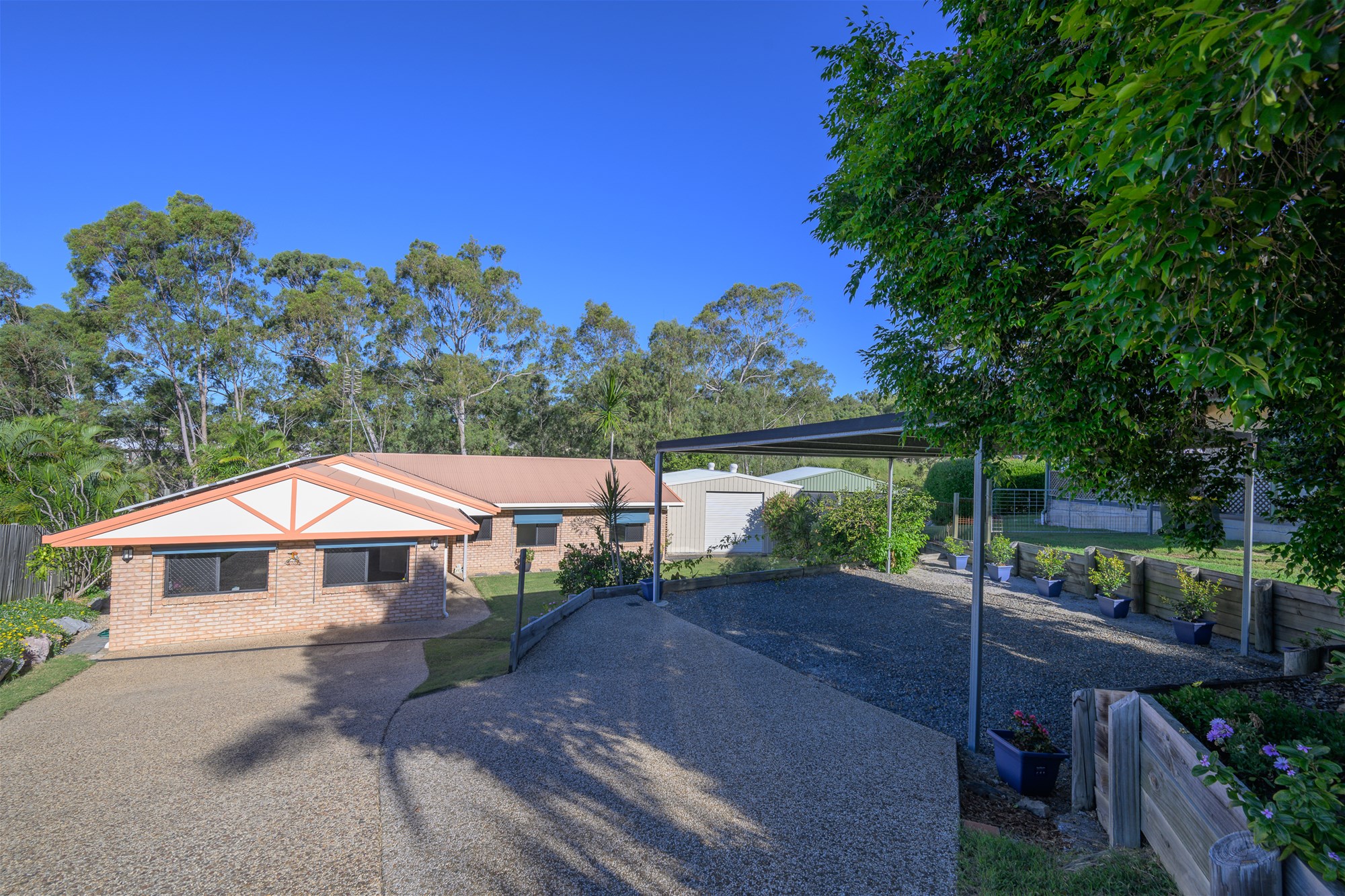 Family Living Made Easy – Discover Comfort and Practicality at 14 Panorama Court, Glen Eden!