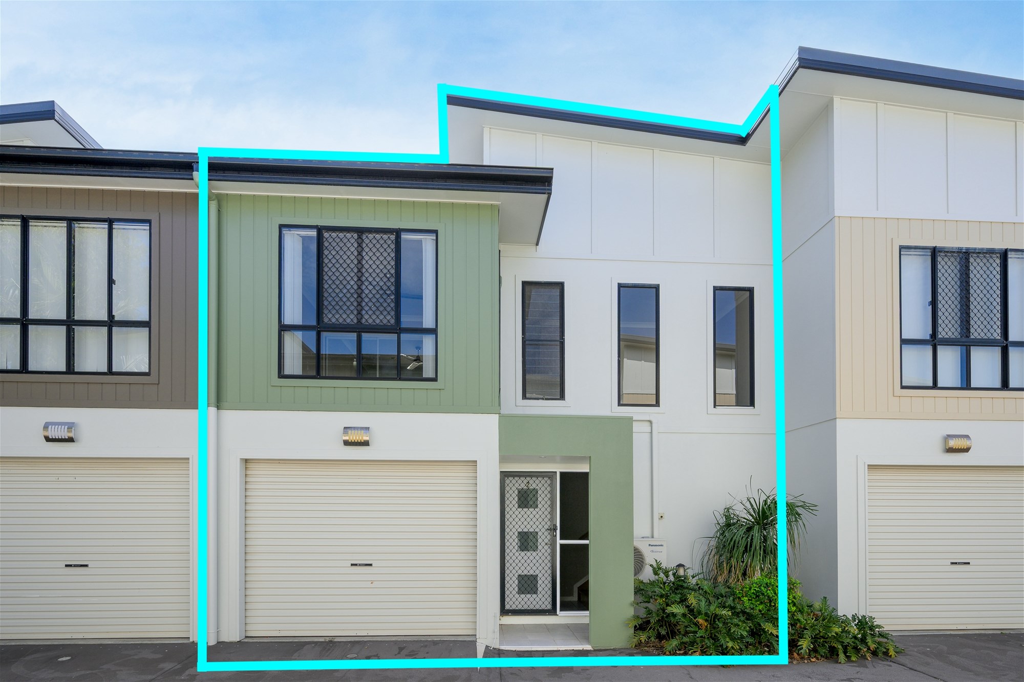Modern Townhouse Offering Space, Privacy & Convenience