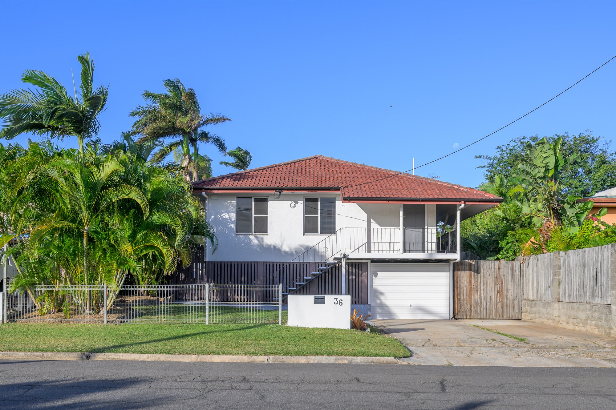 Lovely Family Home With Pool, Side Access & Solar!