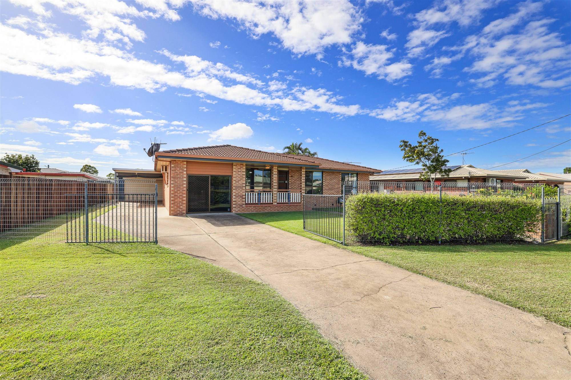 FANTASTIC FAMILY HOME WITH SHED IN CENTRAL LOCATION