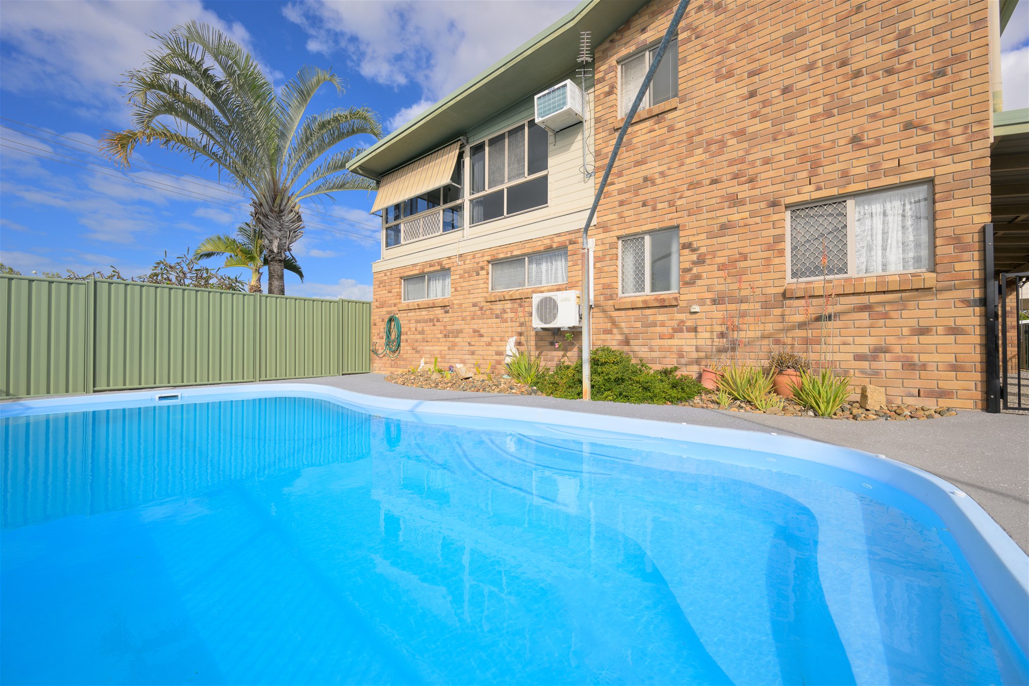Gorgeous Family Home Alongside The Boyne River With Pool & Side Access!