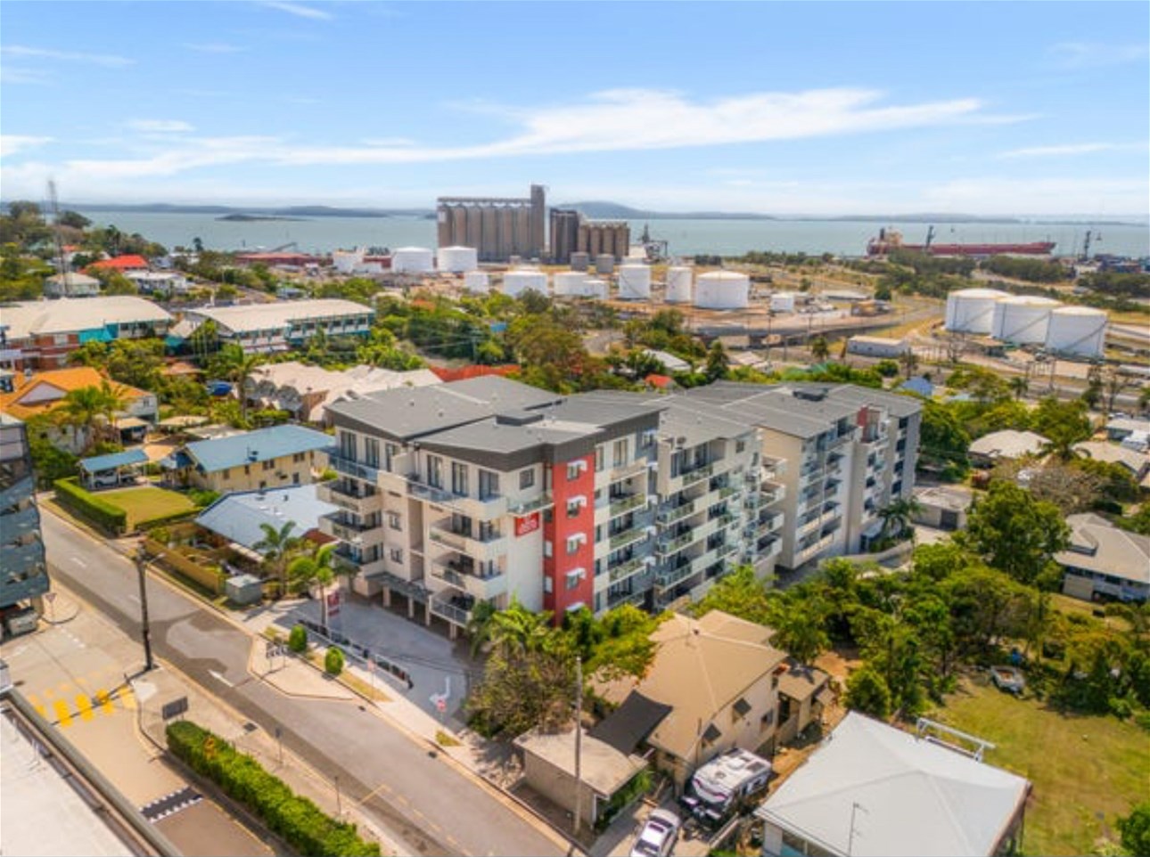 Modern CBD Apartment – Central Location