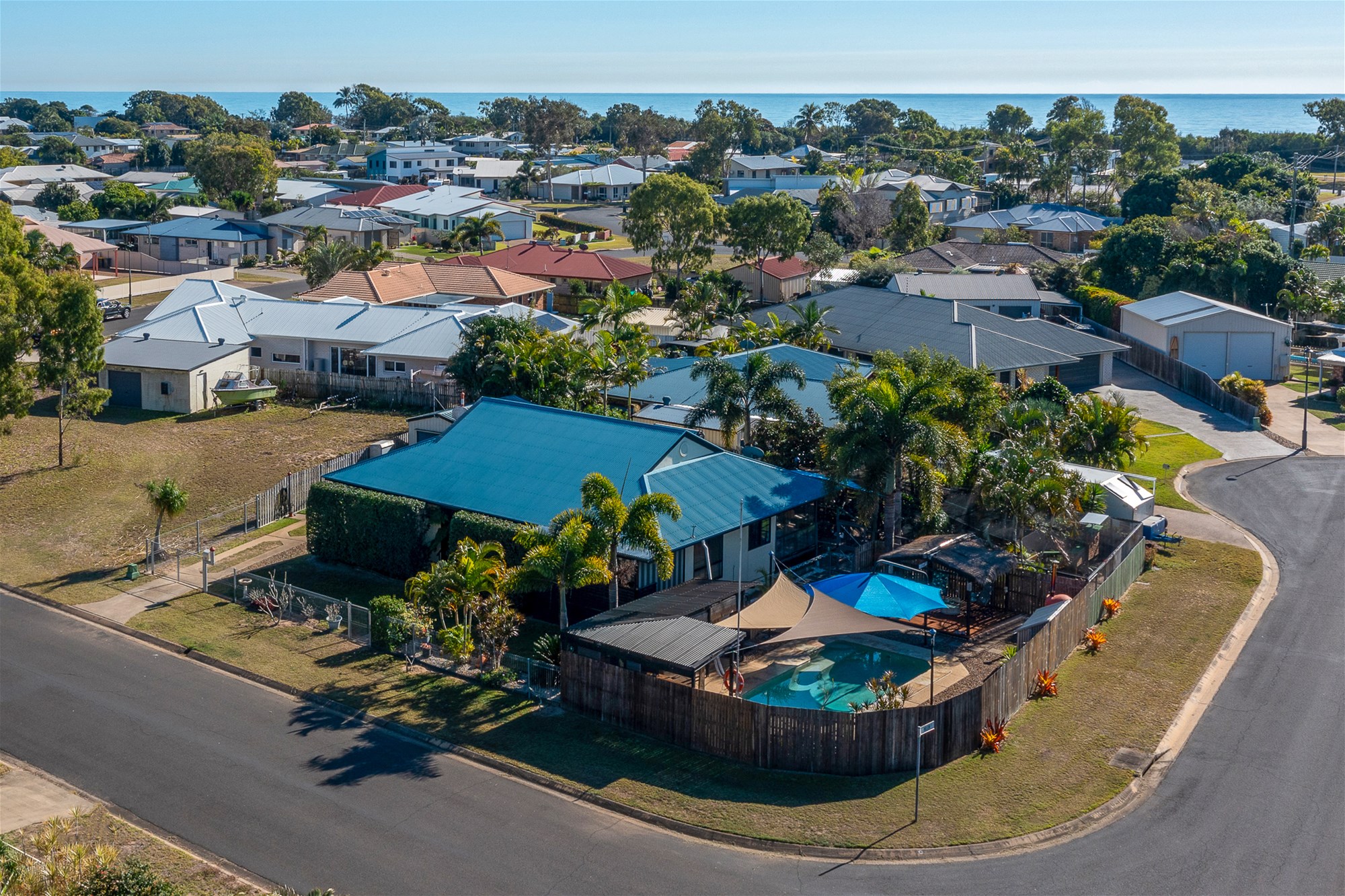 TRANQUIL COASTAL OASIS WITH SWIMMING POOL & SHED