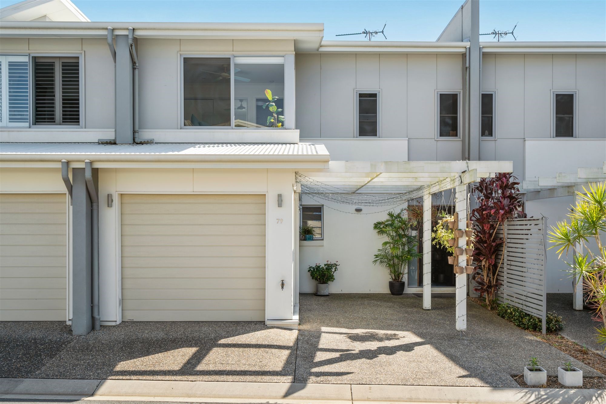 Stunning Townhouse – Move In Ready!