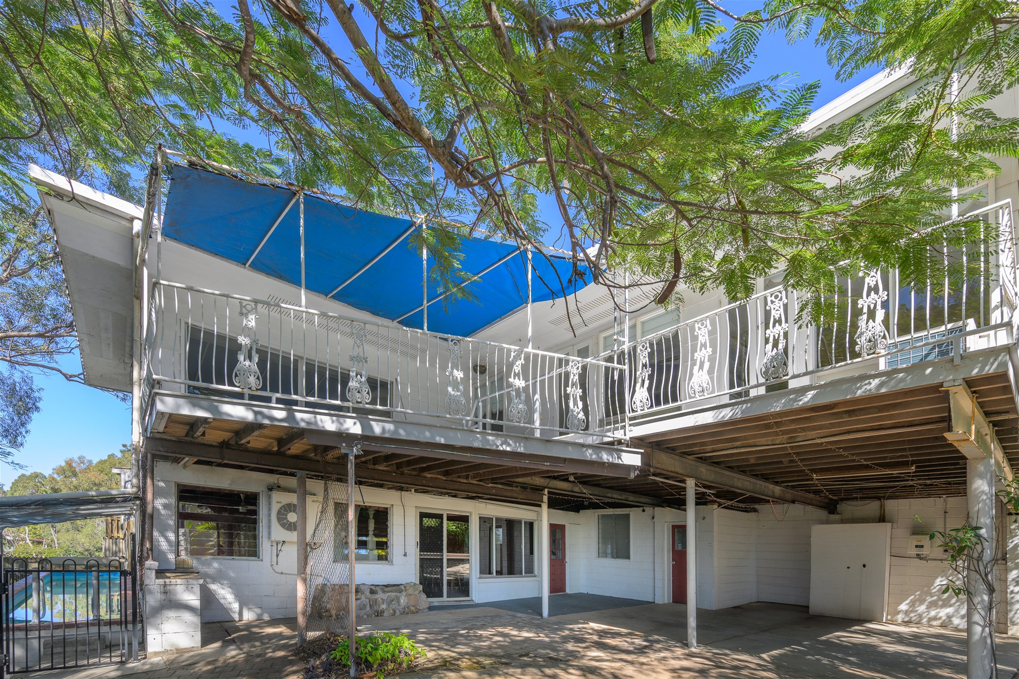 Mid Century Family Home In Prime Hilltop Location!