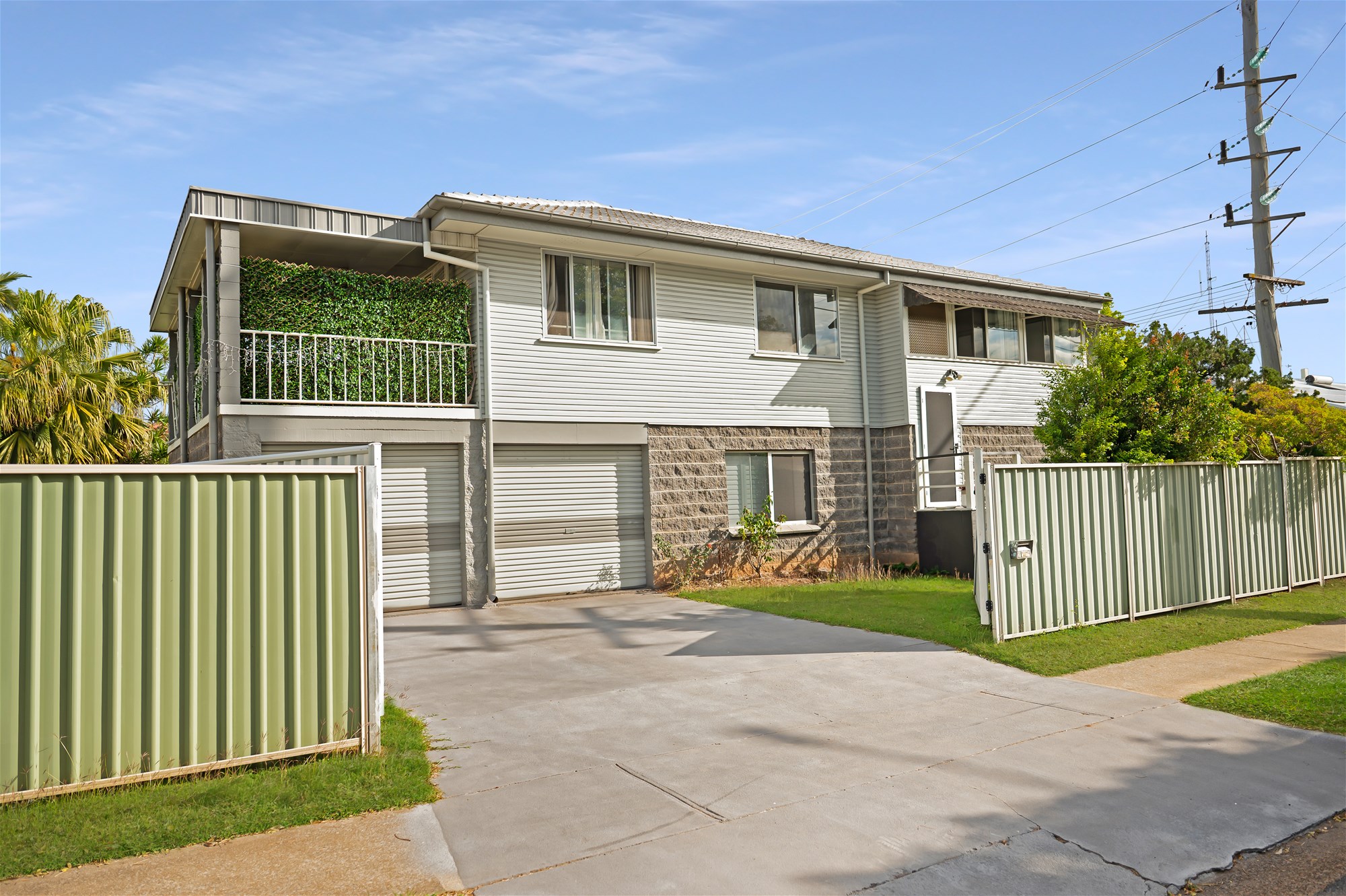 Spacious High-Set Family Home Located in West Gladstone