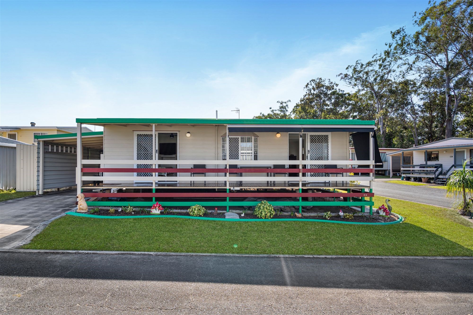 TRANQUIL LIFESTYLE OPPORTUNITY IN SETTLERS VILLAGE | OVER 50’S COMMUNITY