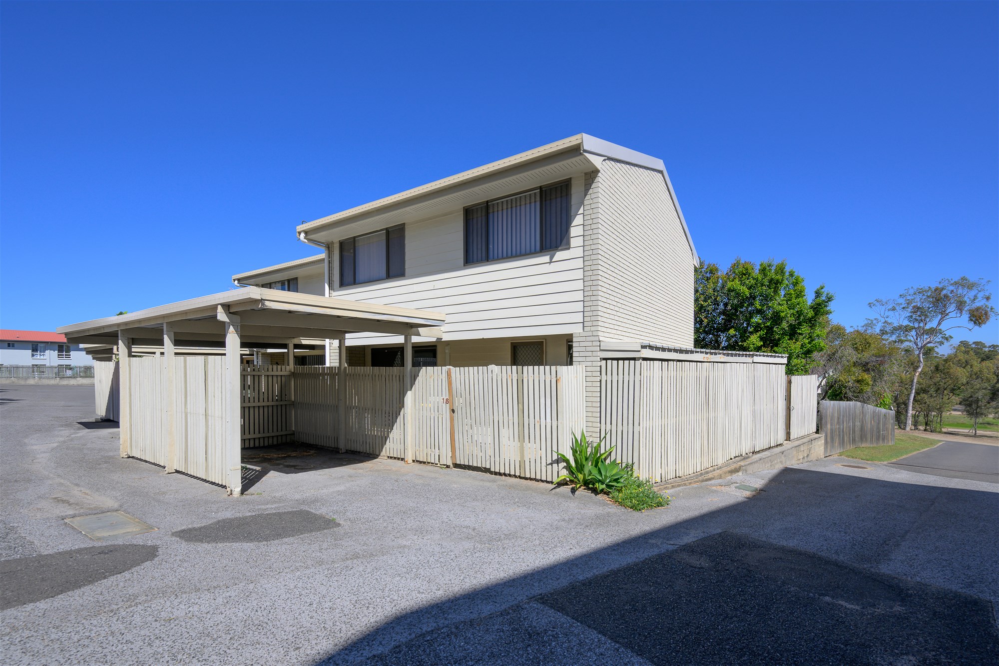 Low Maintenance Townhouse Just Minutes from The Beach.