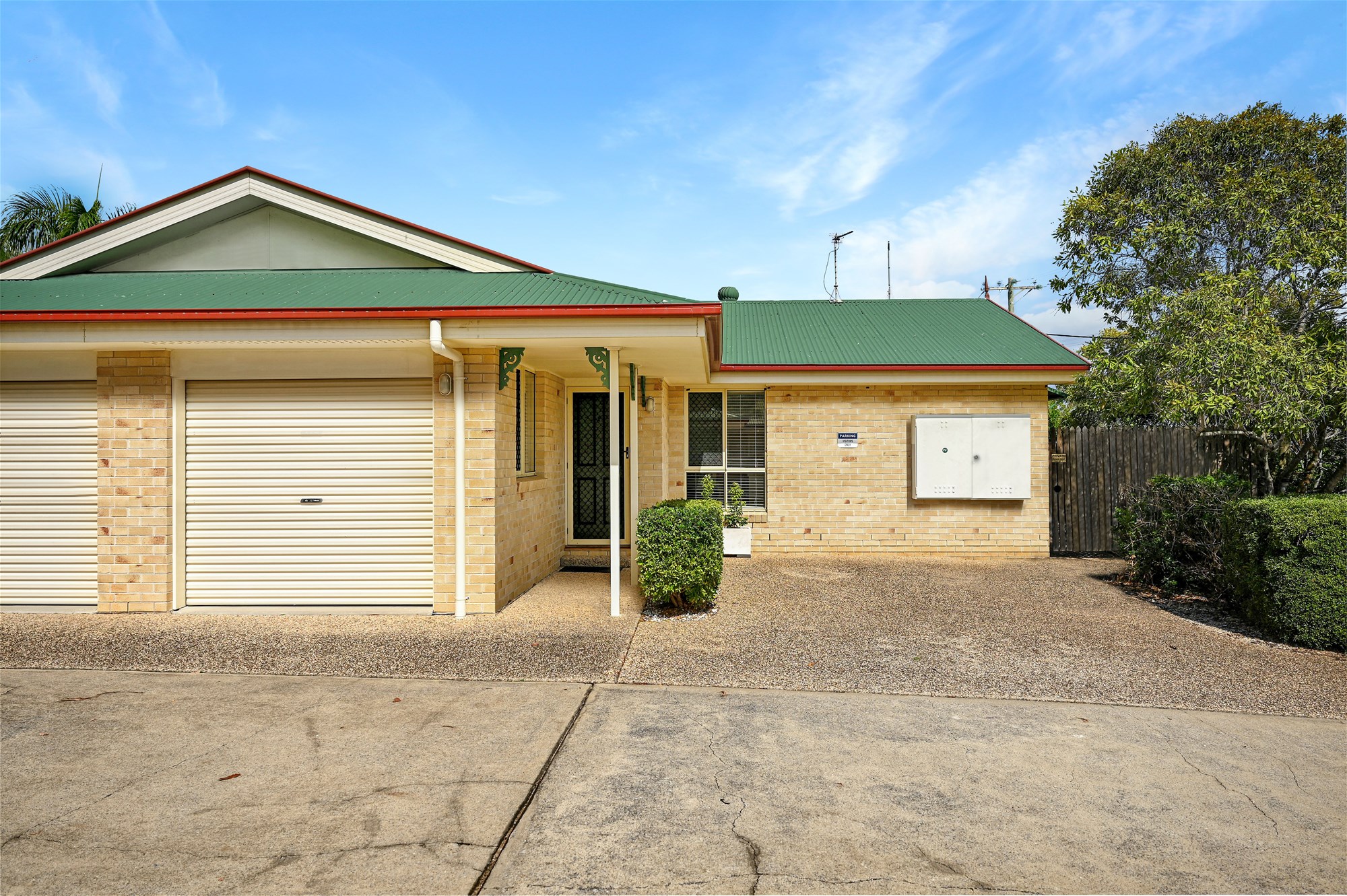 Easy Convenient Lowset Living At It’s Best