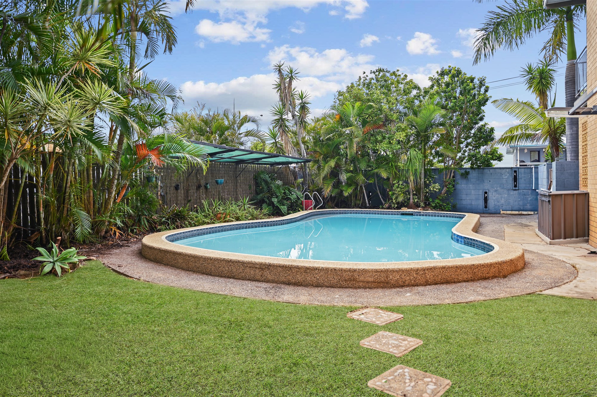 Spacious Family Home in Clinton With a Swimming Pool