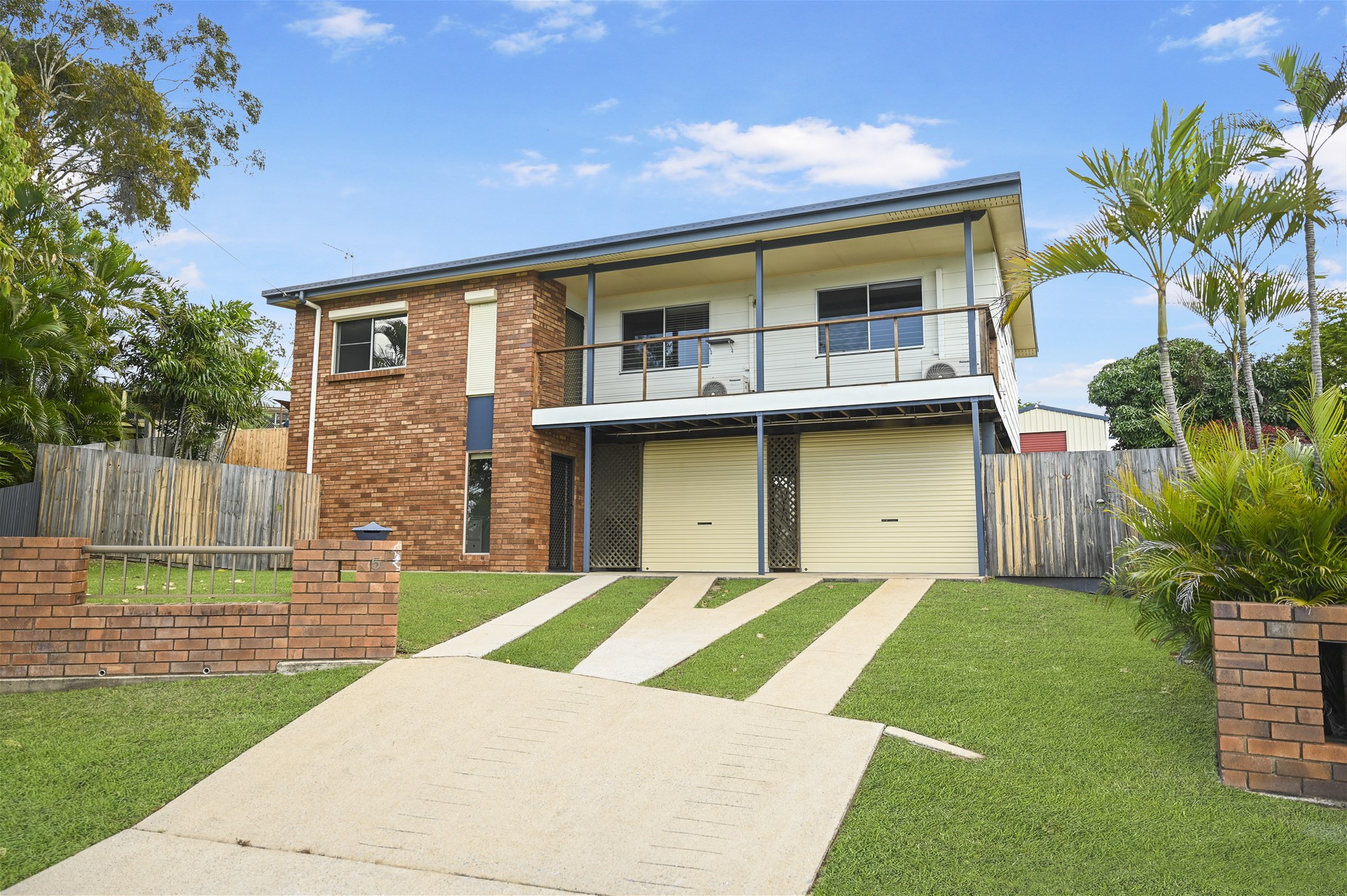 Modern Family Home With A Shed Located in New Auckland