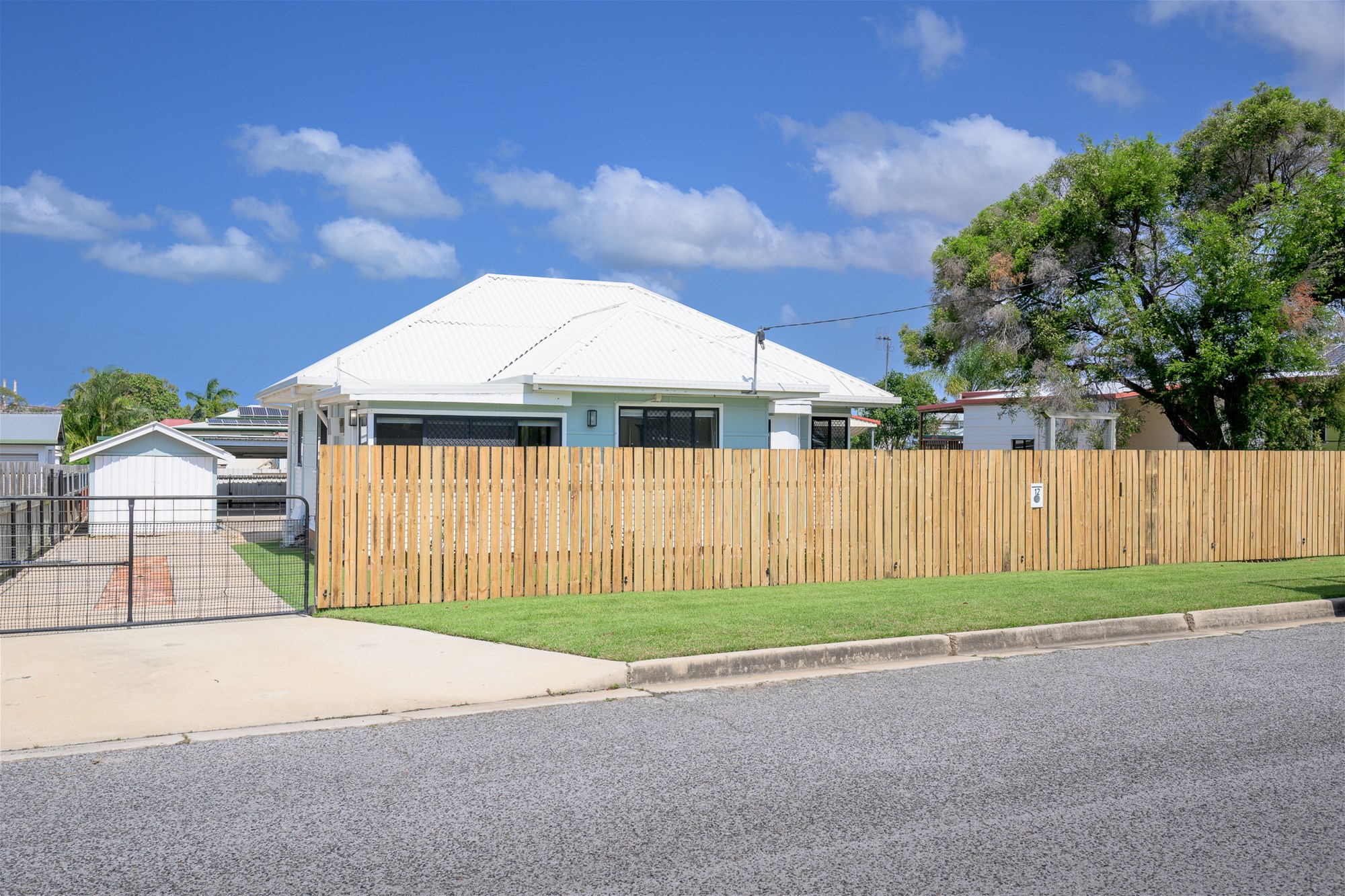 Gorgeous Family Home with Multiple Parking Spaces Perfect for Boats, Caravans & 5KW Solar System!