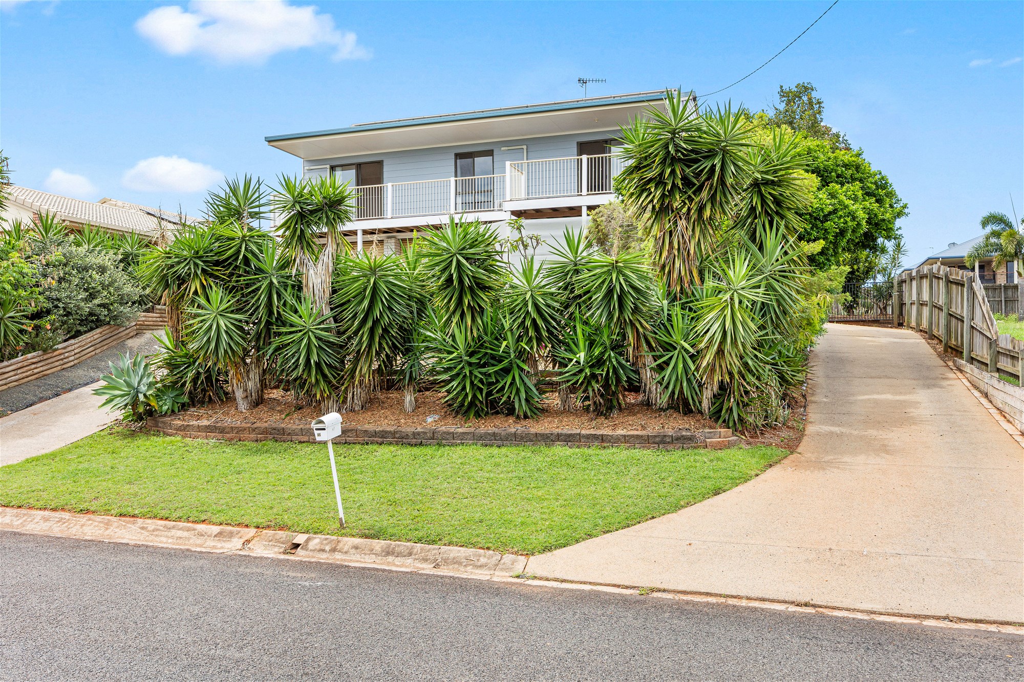 Versatile Two-Storey Property With Ocean Views