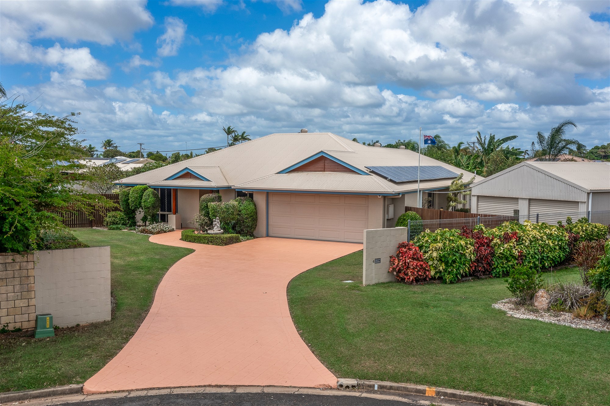Suburban Sanctuary: High-End Cul-de-Sac Home With Oversized Shed on 1827sqm