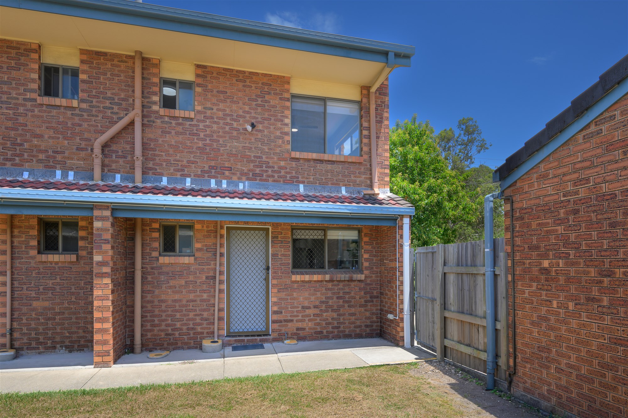 Modern, Private Unit Living in a Convenient South Gladstone Pocket