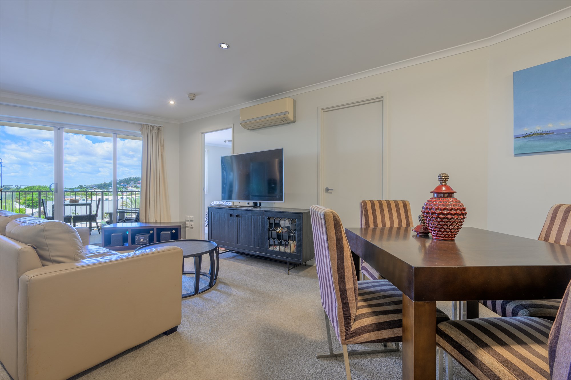 CBD Dual-Key Apartment A Remarkable Investment Opportunity