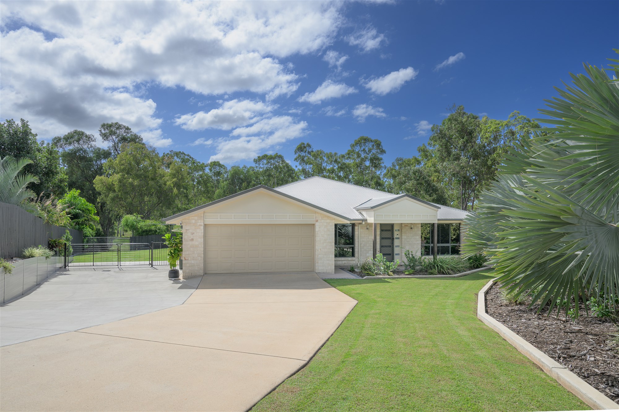 Dream Retreat with Pool, Huge Shed & Peaceful Reserve Outlook!