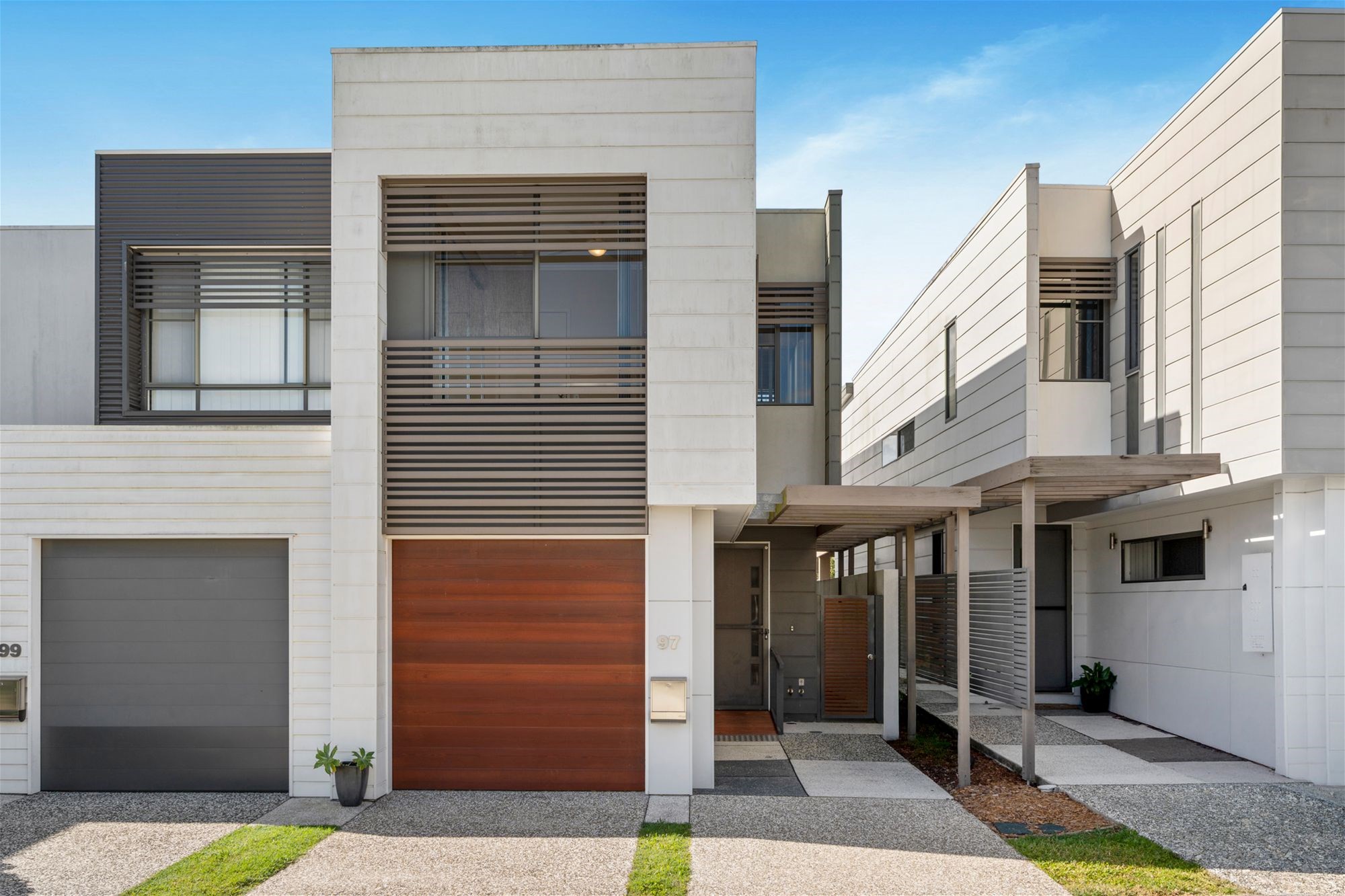 Elegant Terrace Living in Prime Robina Location