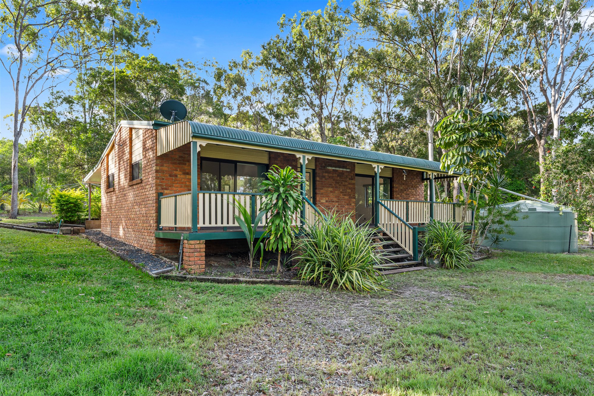 Acreage Lifestyle, Privacy & Future Potential – Minutes from Town