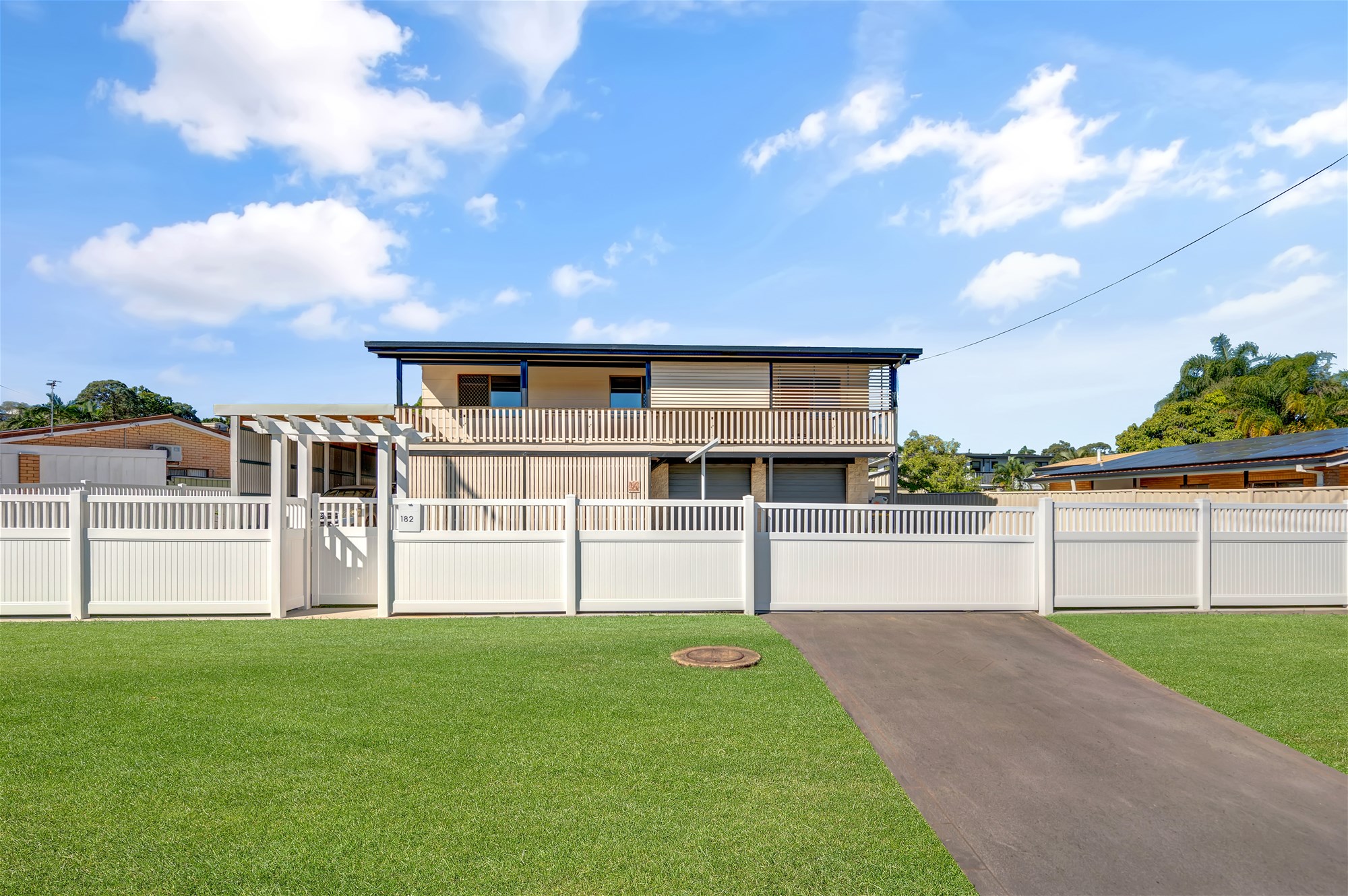 Modern Family Home with A Pool in Kin Kora